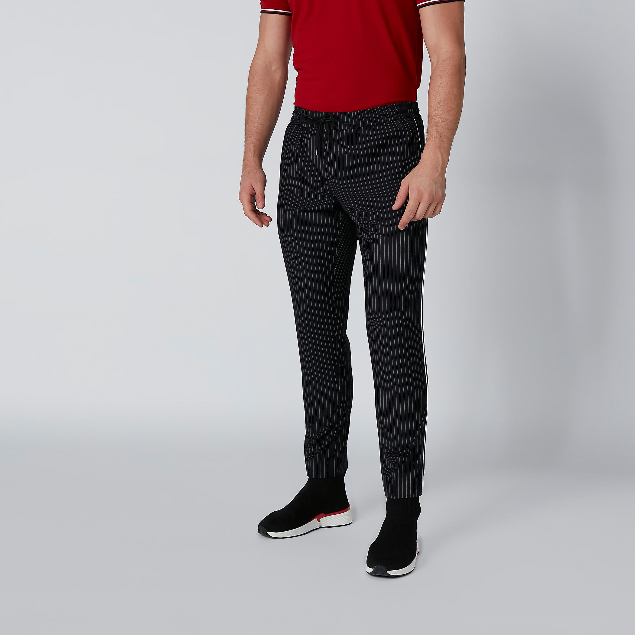 بنطال مقلّم بقصّة سليم فيت وجيوب-men-clothing-bottoms-trousersandchinos-trousers-image-1