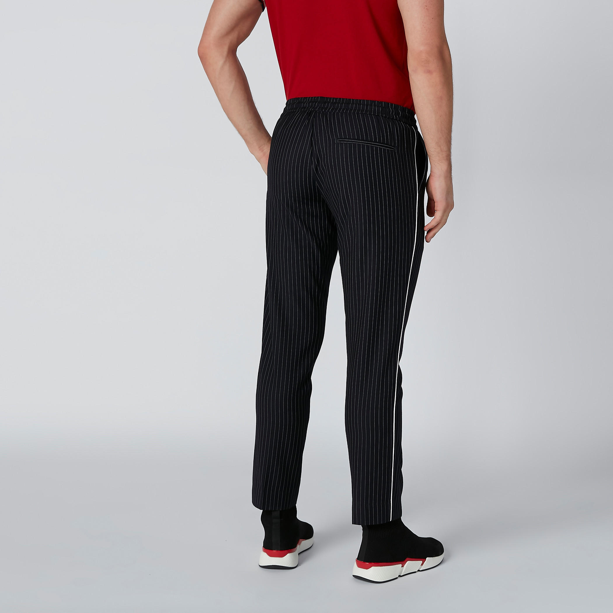 بنطال مقلّم بقصّة سليم فيت وجيوب-men-clothing-bottoms-trousersandchinos-trousers-image-2