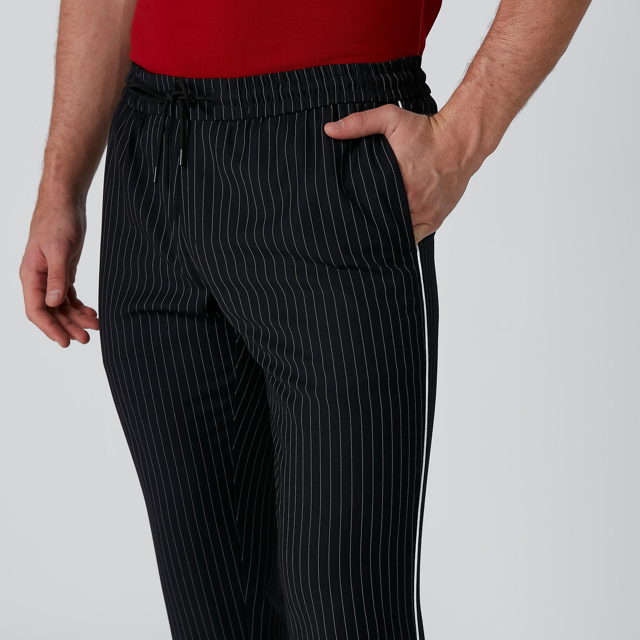 بنطال مقلّم بقصّة سليم فيت وجيوب-men-clothing-bottoms-trousersandchinos-trousers-image-3