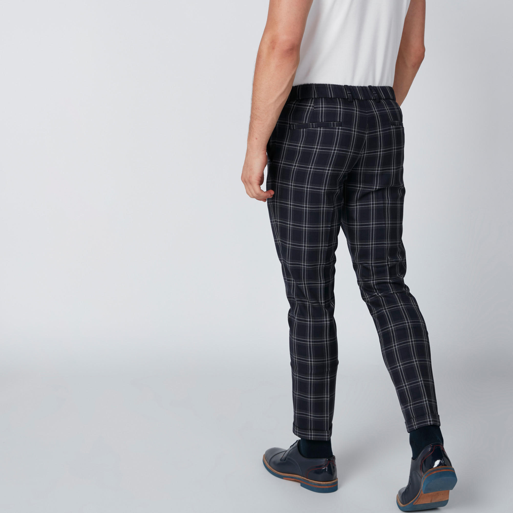 بنطال كاروهات سليم فيت بزر إغلاق وجيوب-men-clothing-bottoms-trousersandchinos-trousers-image-2