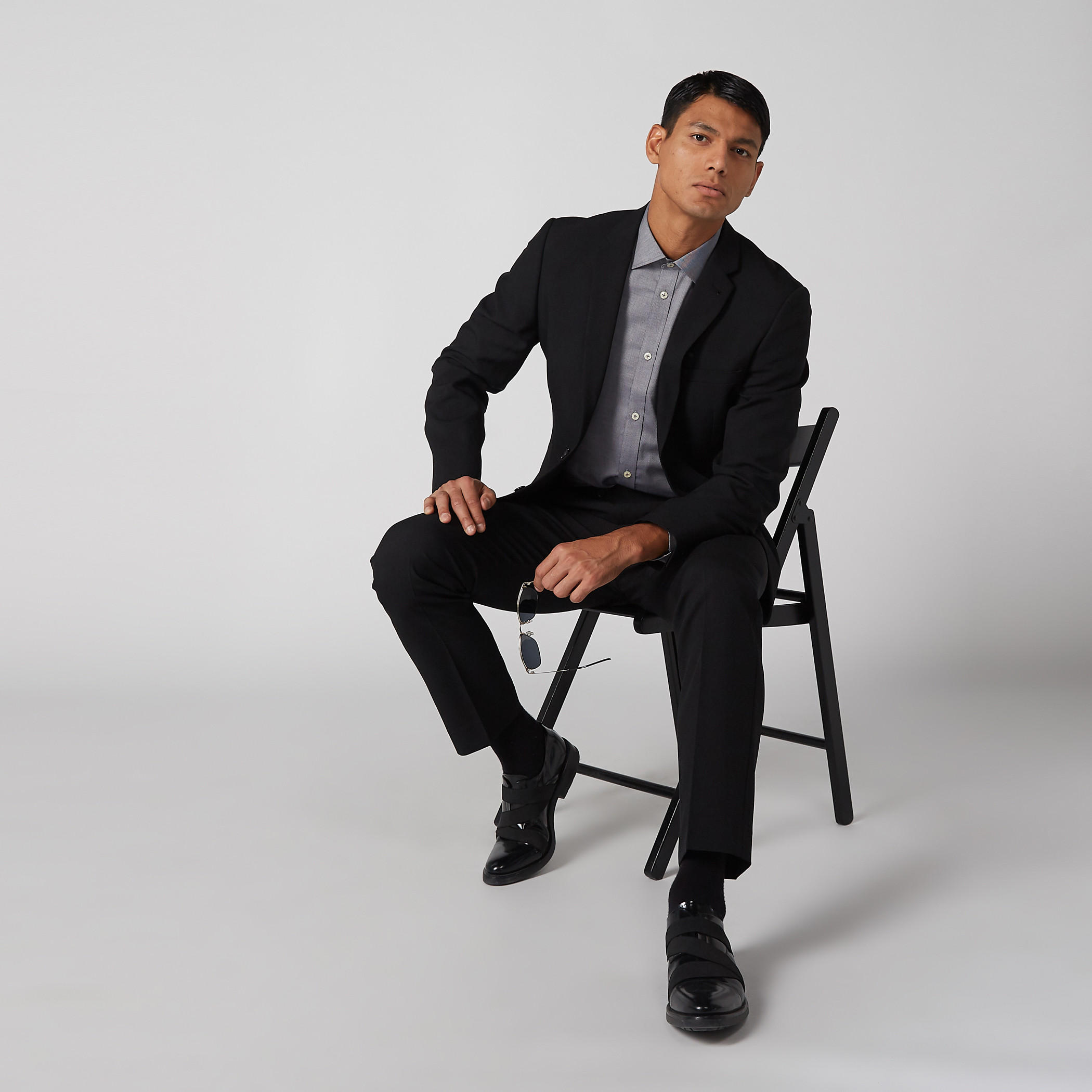 بنطال بقصّة عادية وخصر متوسط الارتفاع وجيوب -men-clothing-bottoms-trousersandchinos-trousers-image-1