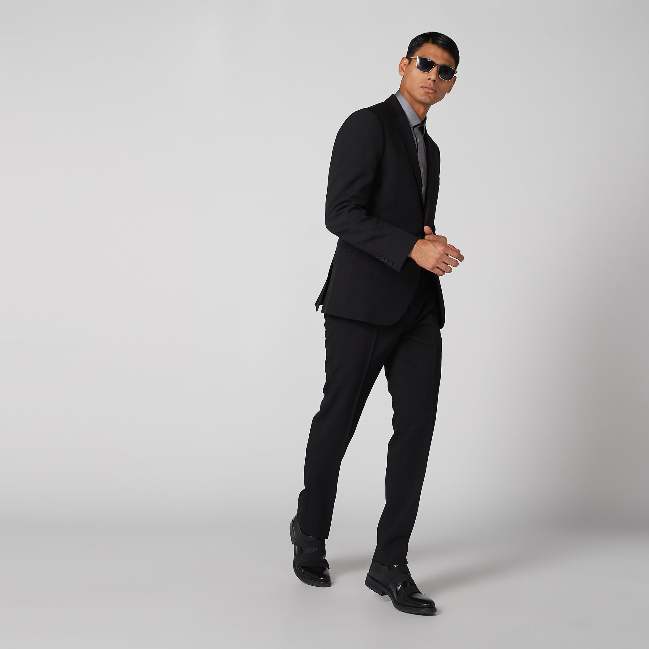 بنطال بقصّة عادية وخصر متوسط الارتفاع وجيوب -men-clothing-bottoms-trousersandchinos-trousers-image-3