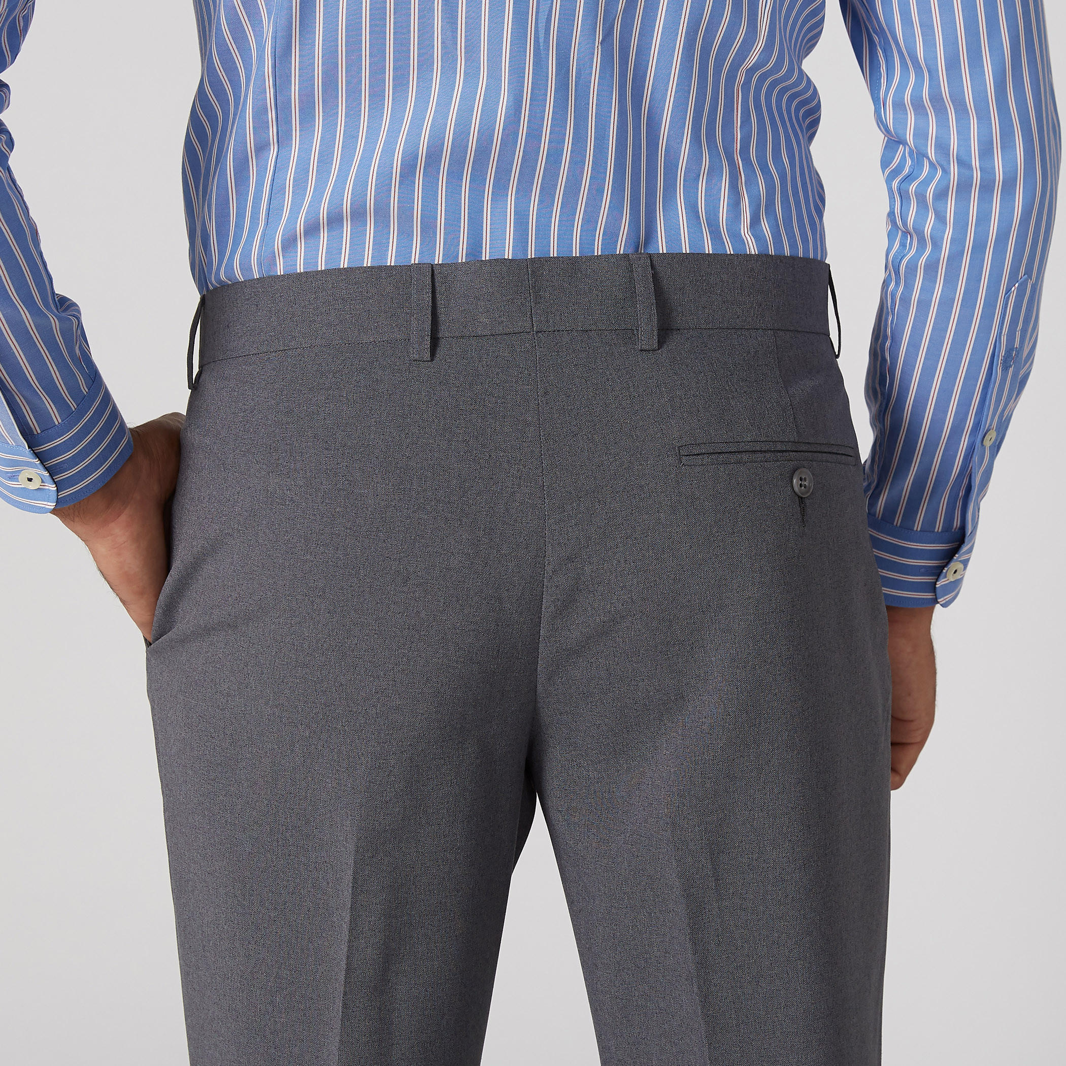 بنطال بقصّة عادية وخصر متوسط الارتفاع وجيوب -men-clothing-bottoms-trousersandchinos-trousers-image-9