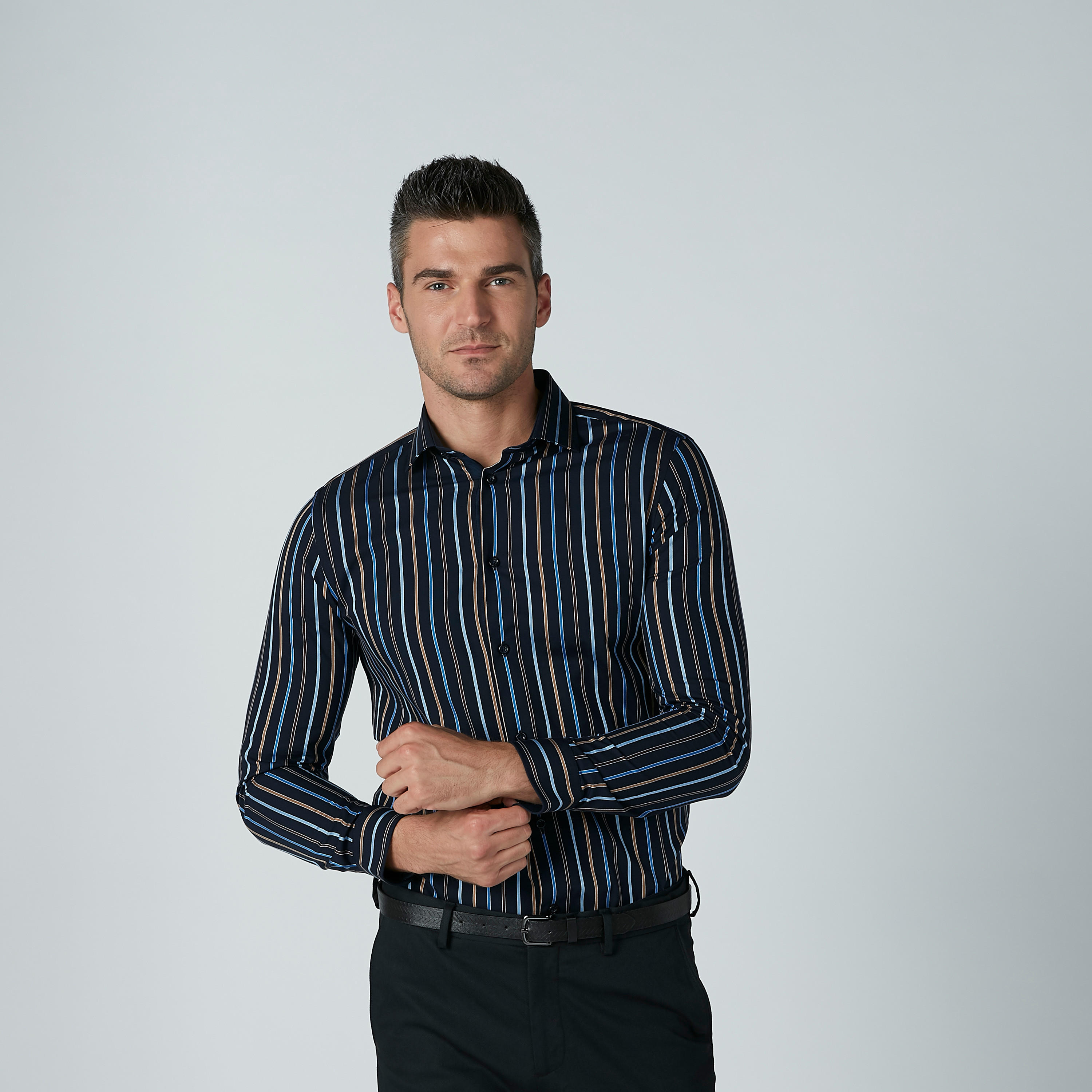 قميص مقلّم بياقة واسعة وأكمام طويلة-men-clothing-shirts-image-2