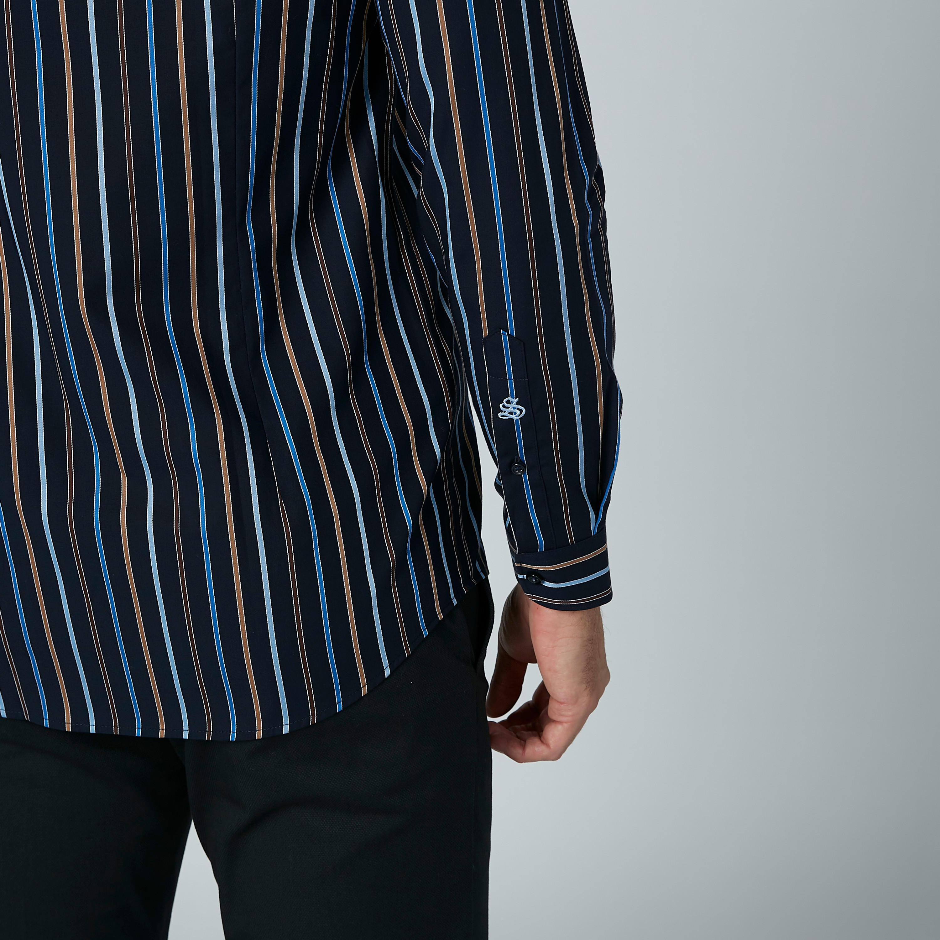 قميص مقلّم بياقة واسعة وأكمام طويلة-men-clothing-shirts-image-4