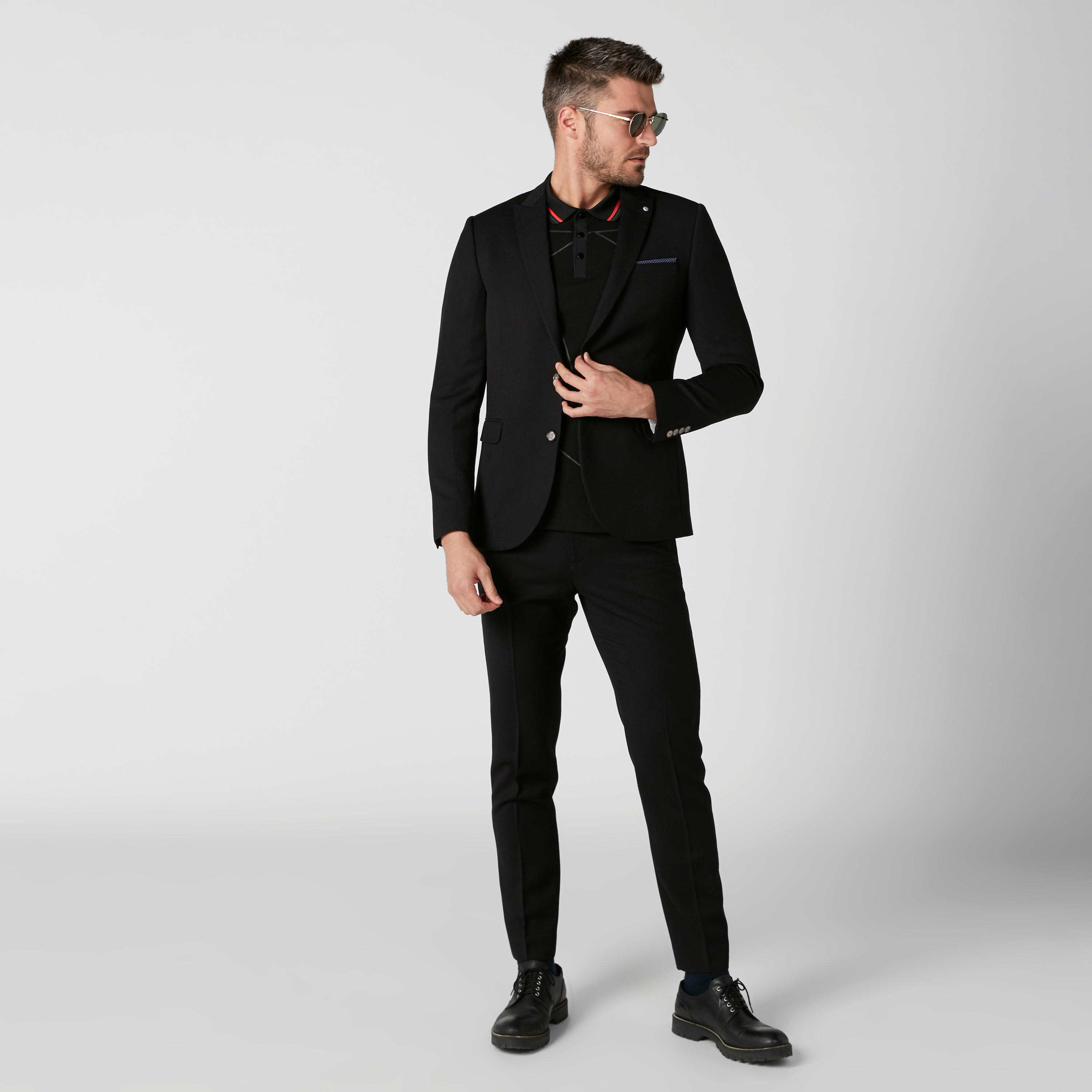 بنطال طويل بقصّة سليم وخصر متوسط الارتفاع وجيوب-men-clothing-bottoms-trousersandchinos-trousers-image-1