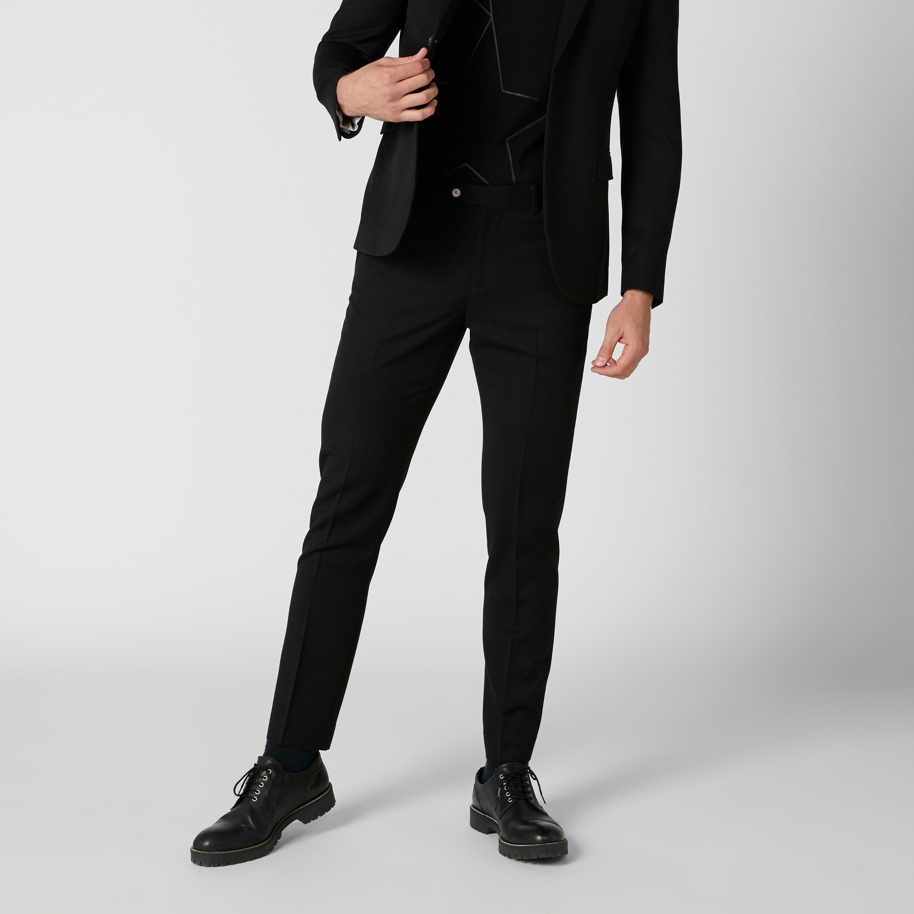 بنطال طويل بقصّة سليم وخصر متوسط الارتفاع وجيوب-men-clothing-bottoms-trousersandchinos-trousers-image-3