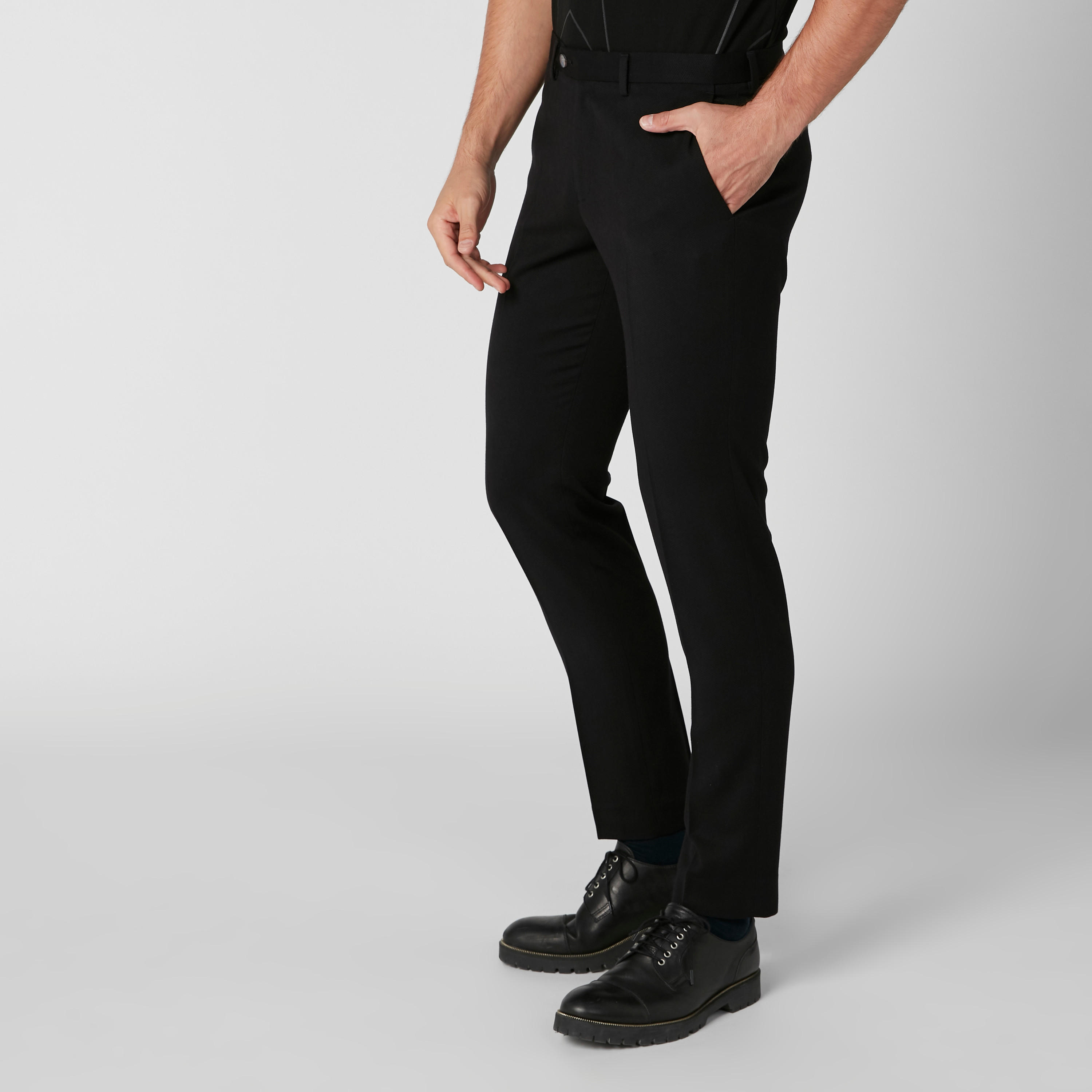 بنطال طويل بقصّة سليم وخصر متوسط الارتفاع وجيوب-men-clothing-bottoms-trousersandchinos-trousers-image-4