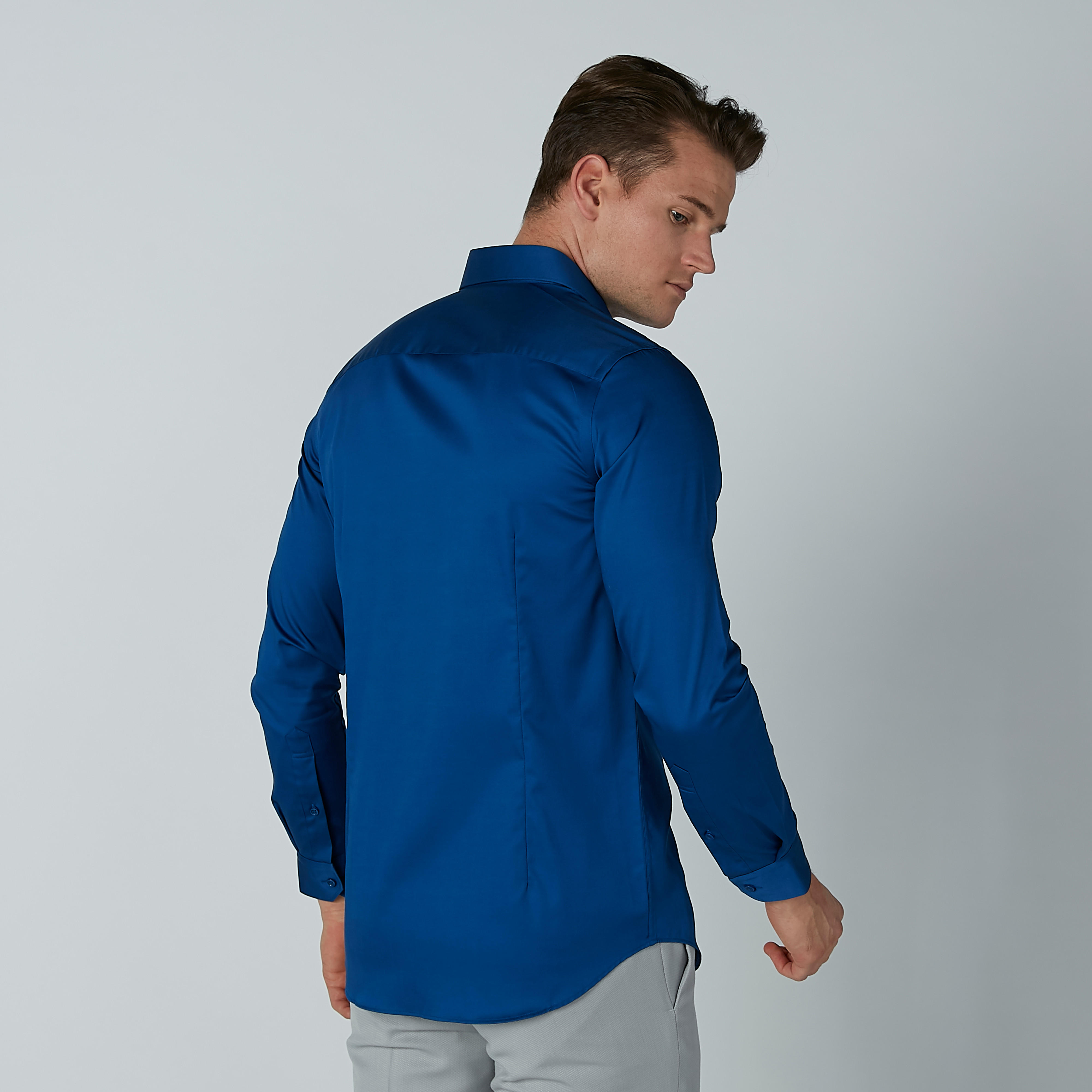 قميص سادة بياقة عاديّة وأكمام طويلة-men-clothing-shirts-image-1