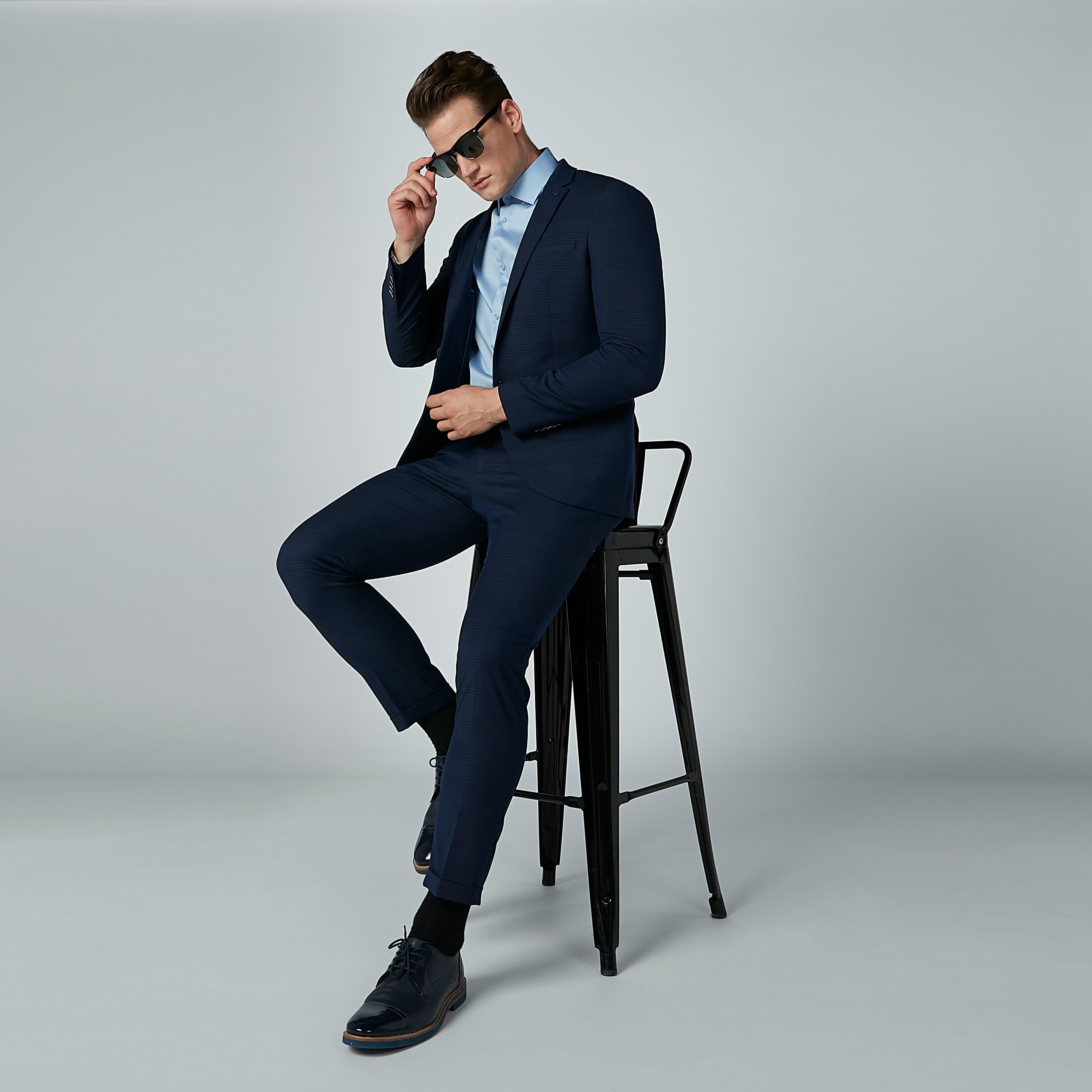 قميص سادة بياقة عاديّة وأكمام طويلة-men-clothing-shirts-image-1