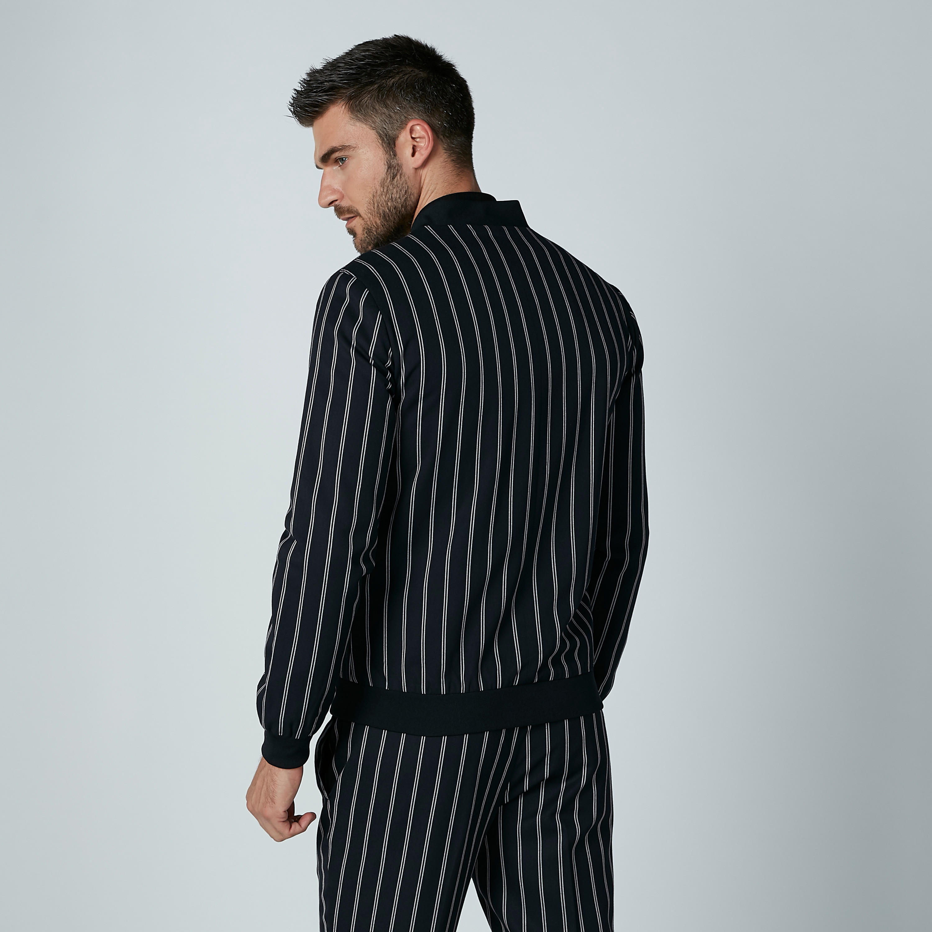 جاكيت بومبر مقلّم بأكمام طويلة وسحّاب إغلاق-men-clothing-jacketsandblazers-jackets-image-3