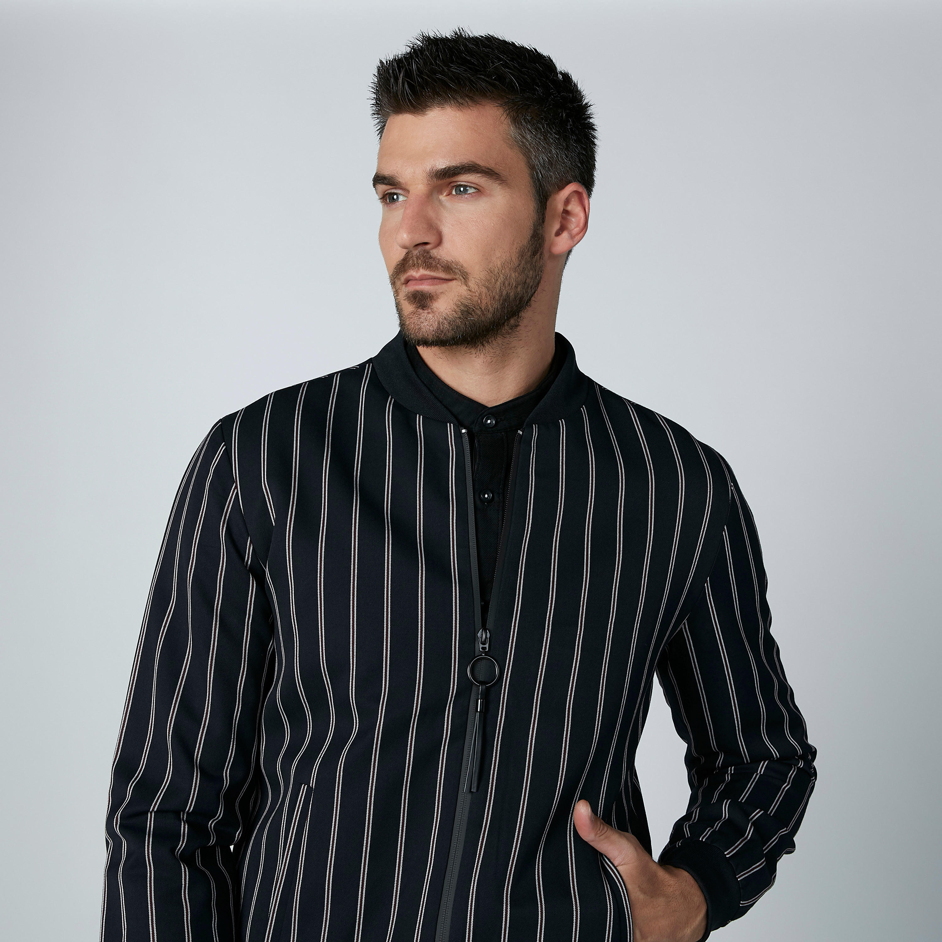 جاكيت بومبر مقلّم بأكمام طويلة وسحّاب إغلاق-men-clothing-jacketsandblazers-jackets-image-4