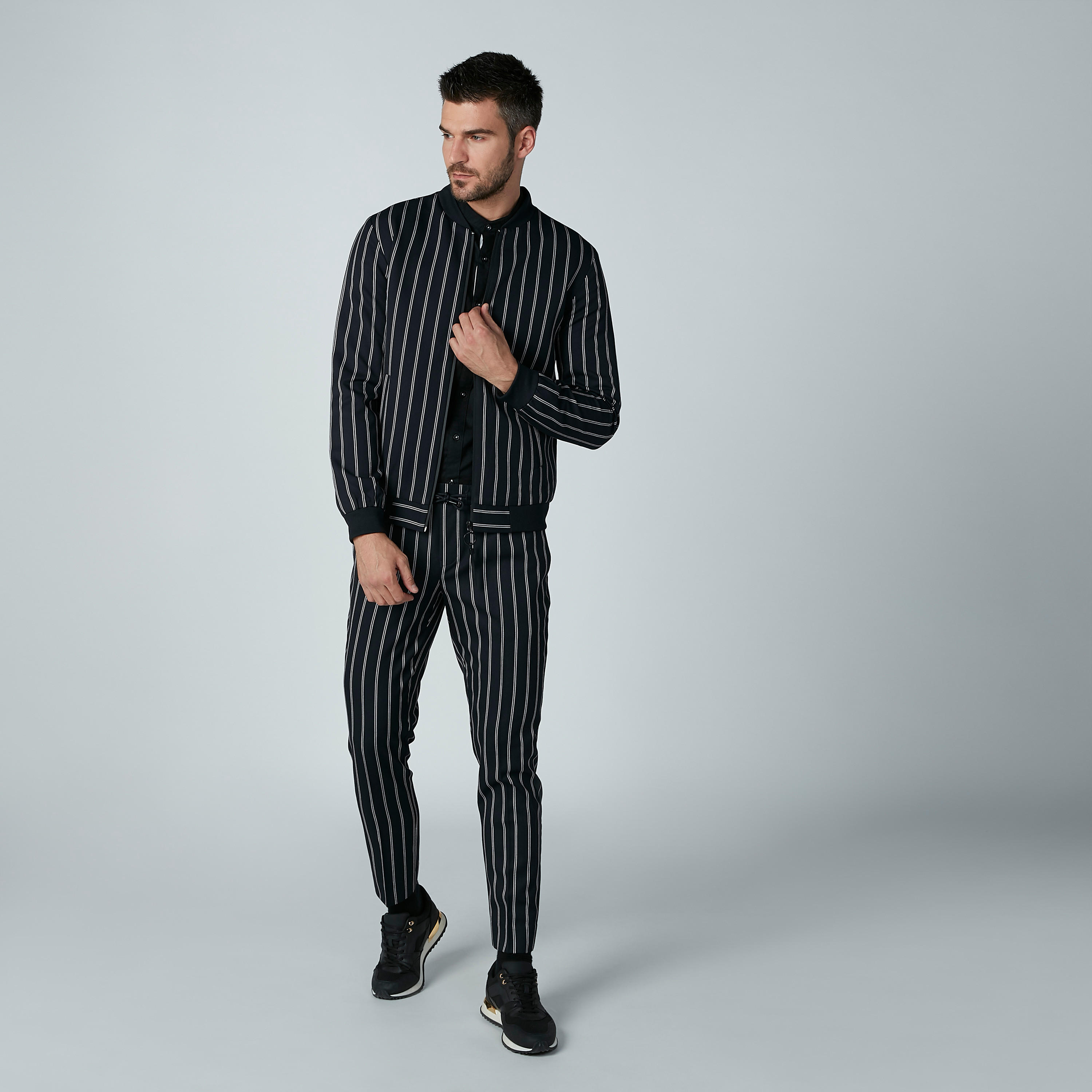 بنطال مقلّم برباط وجيوب-men-clothing-bottoms-trousersandchinos-trousers-image-1