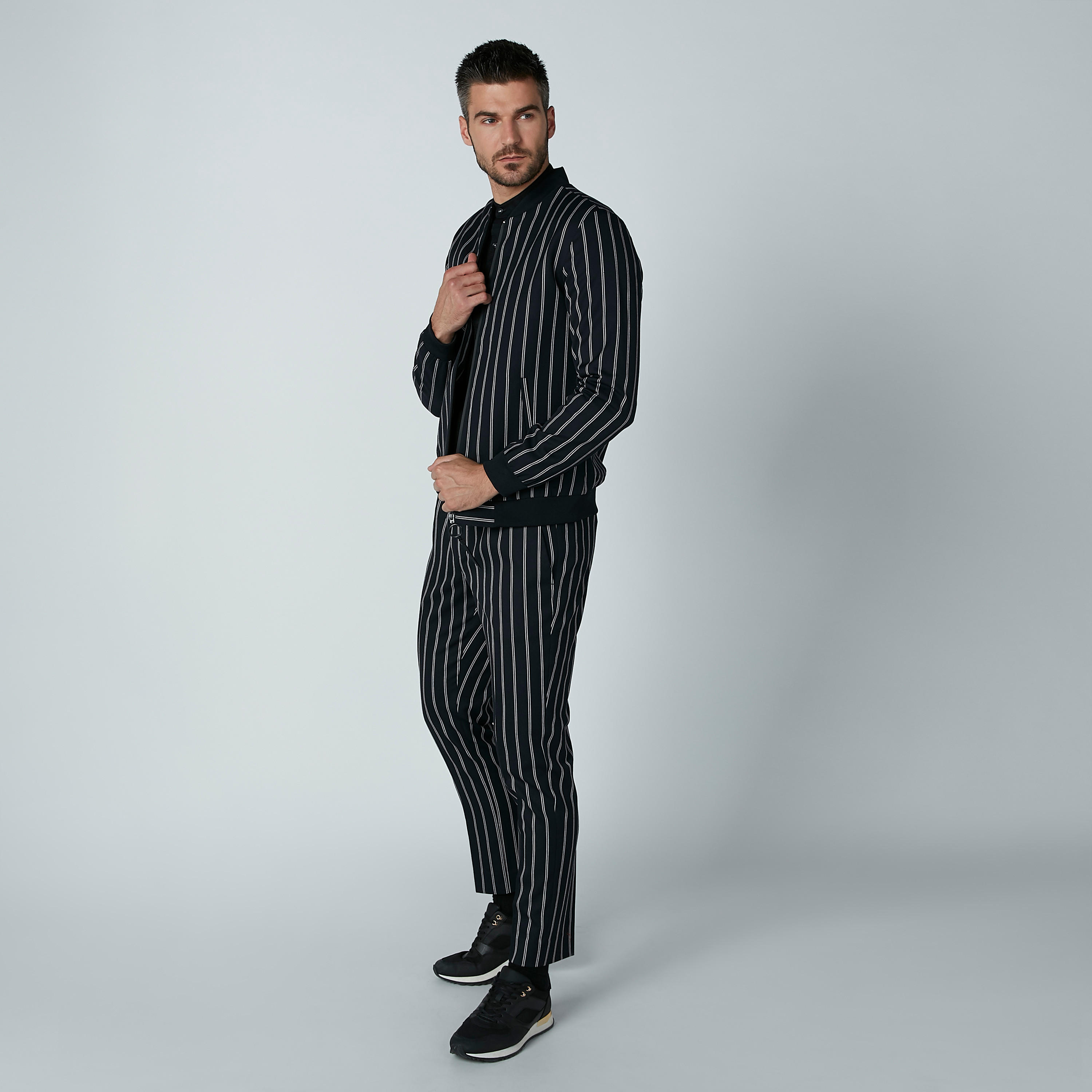 بنطال مقلّم برباط وجيوب-men-clothing-bottoms-trousersandchinos-trousers-image-6