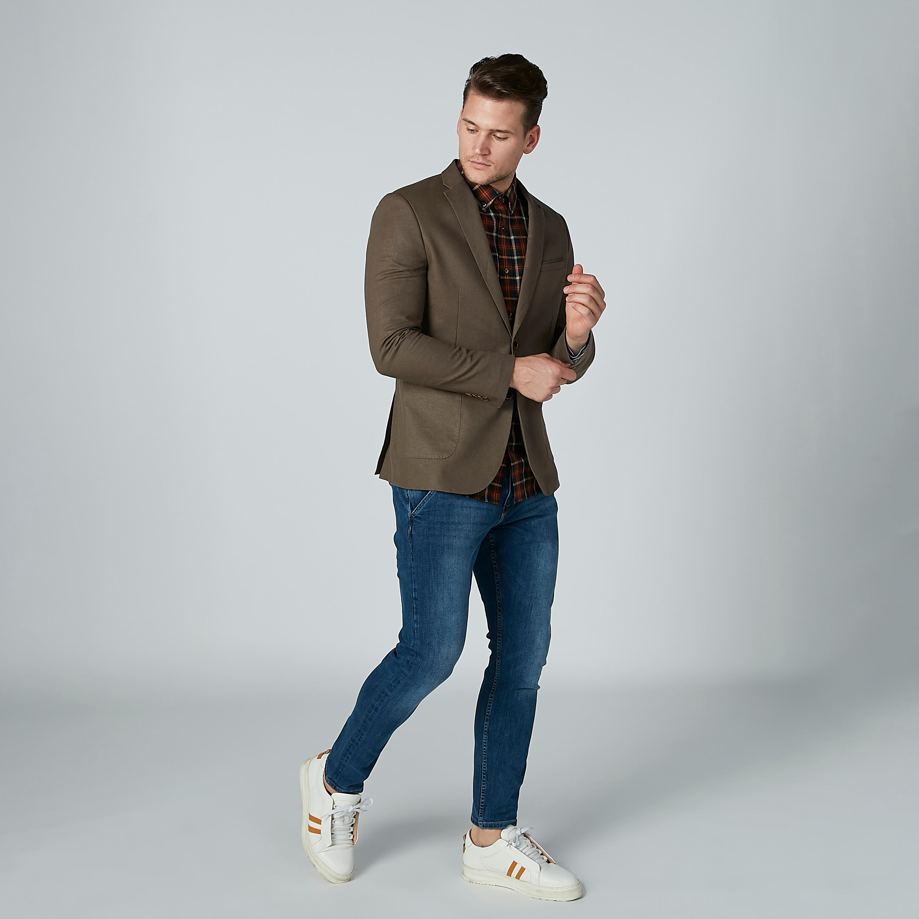 بليزر سادة بأكمام طويلة وجيوب-men-winterwear-jacketsandblazers-image-2