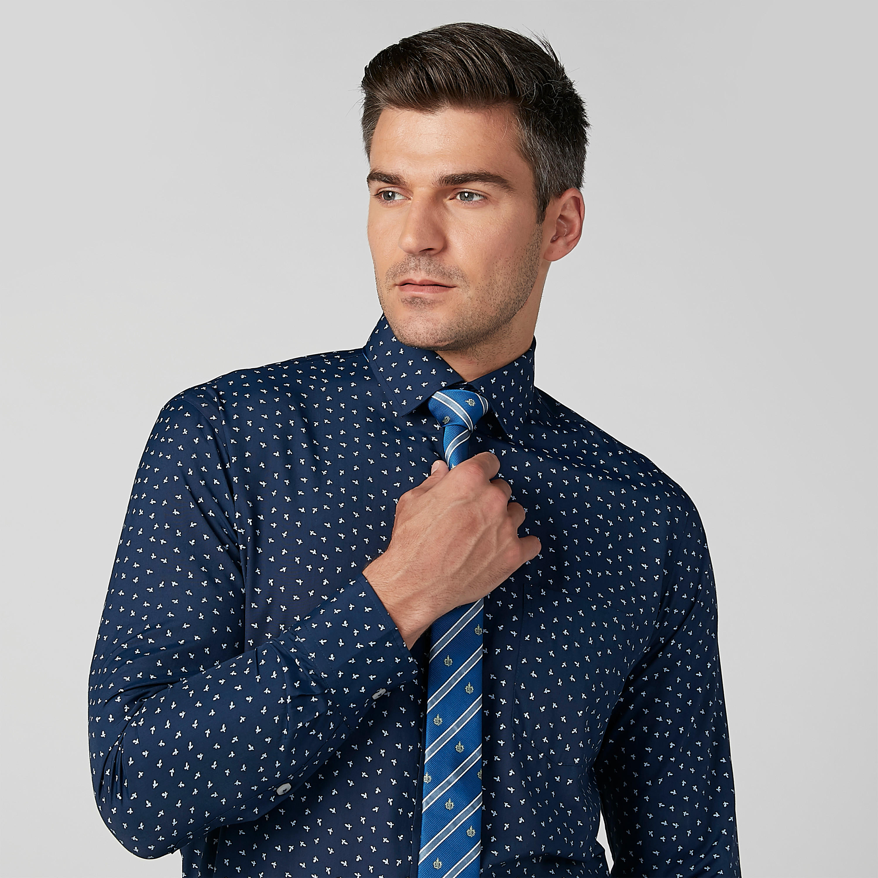 ربطة عنق مستطيلة بحلقة تثبيت وطبعات-men-tiesandcufflinks-pocketsquares-image-2