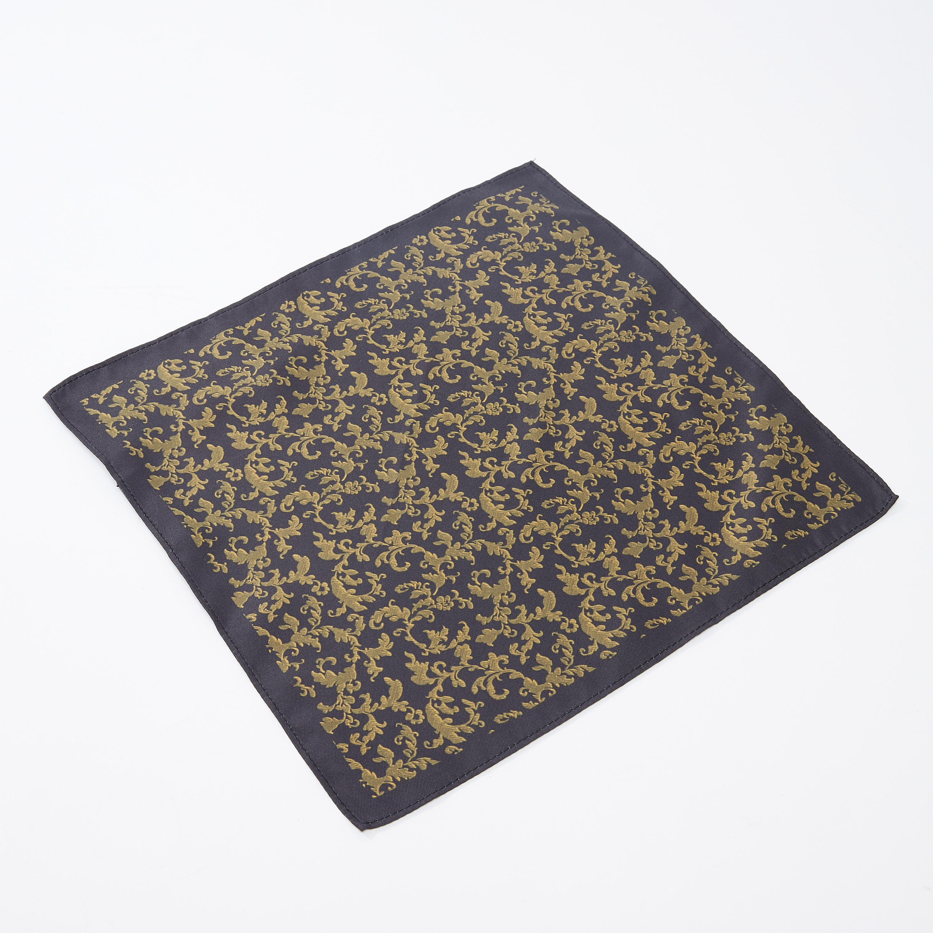 طقم بابيون سادة ومنديل جيب بطبعات-men-tiesandcufflinks-pocketsquares-image-5
