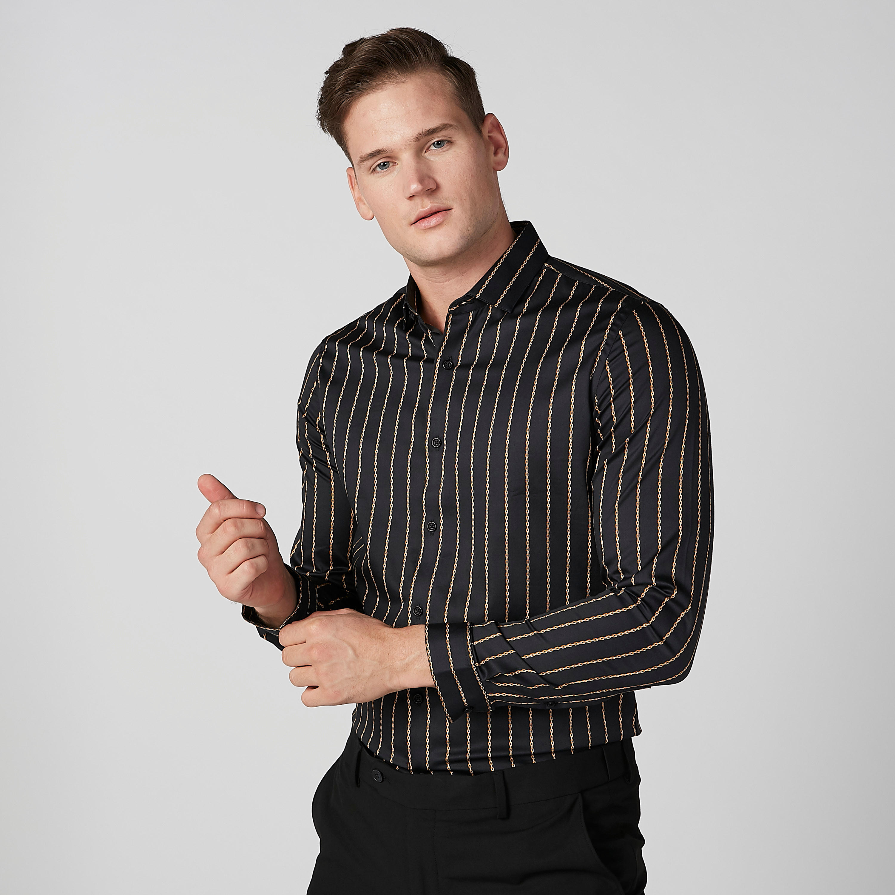 قميص مقلّم بياقة واسعة وأكمام طويلة-men-clothing-shirts-image-1