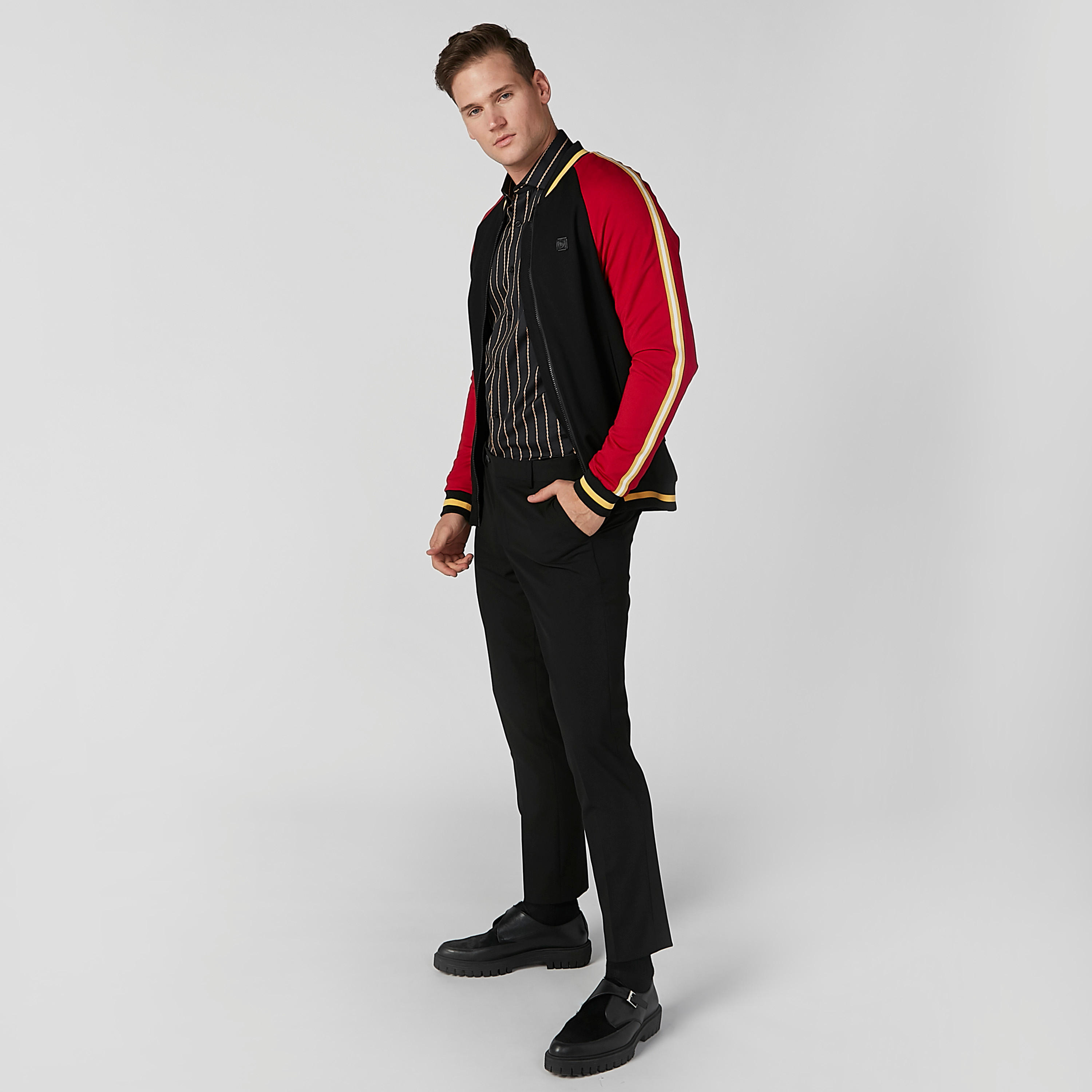 قميص مقلّم بياقة واسعة وأكمام طويلة-men-clothing-shirts-image-2