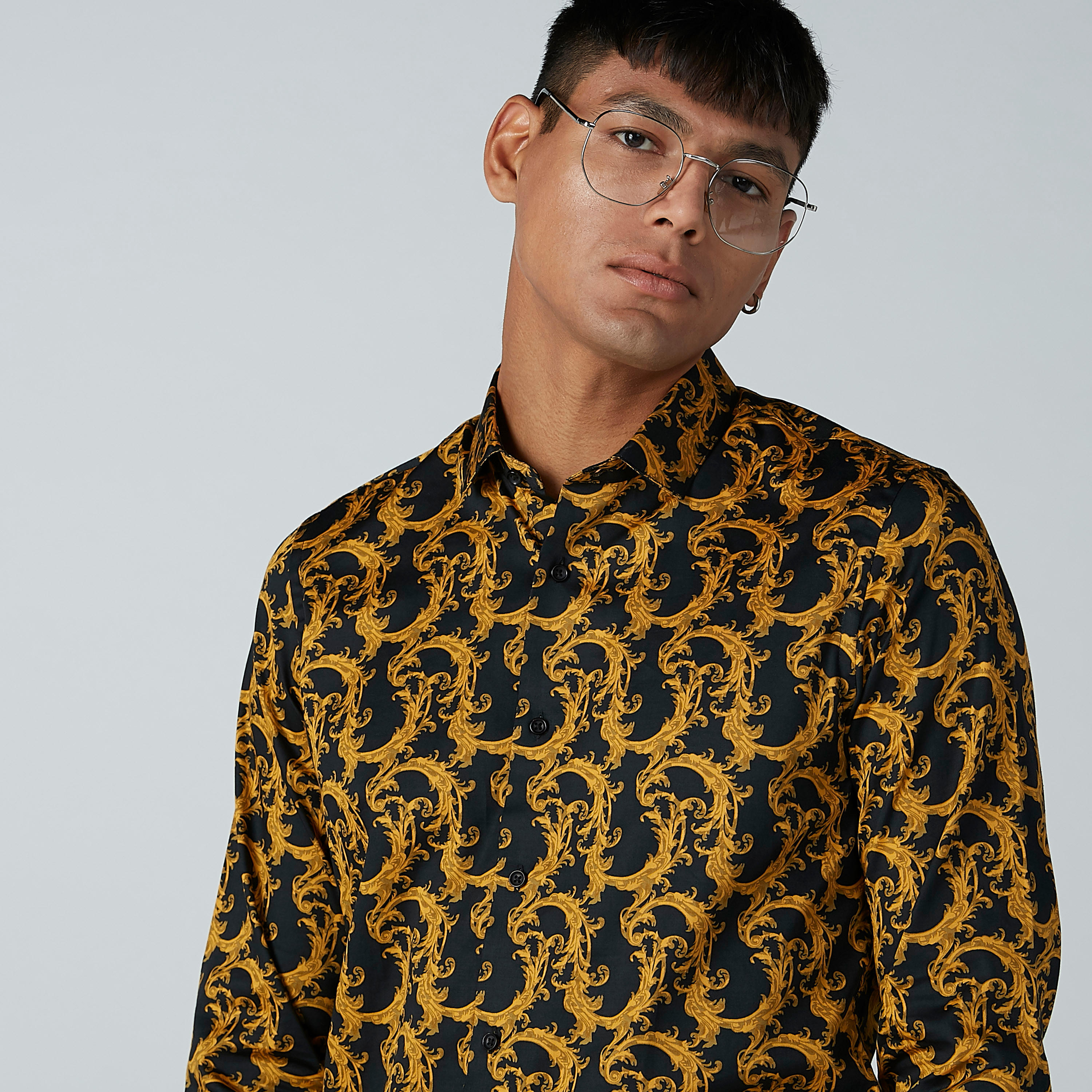 قميص بأكمام طويلة وياقة واسعة وطبعات-men-clothing-shirts-image-2
