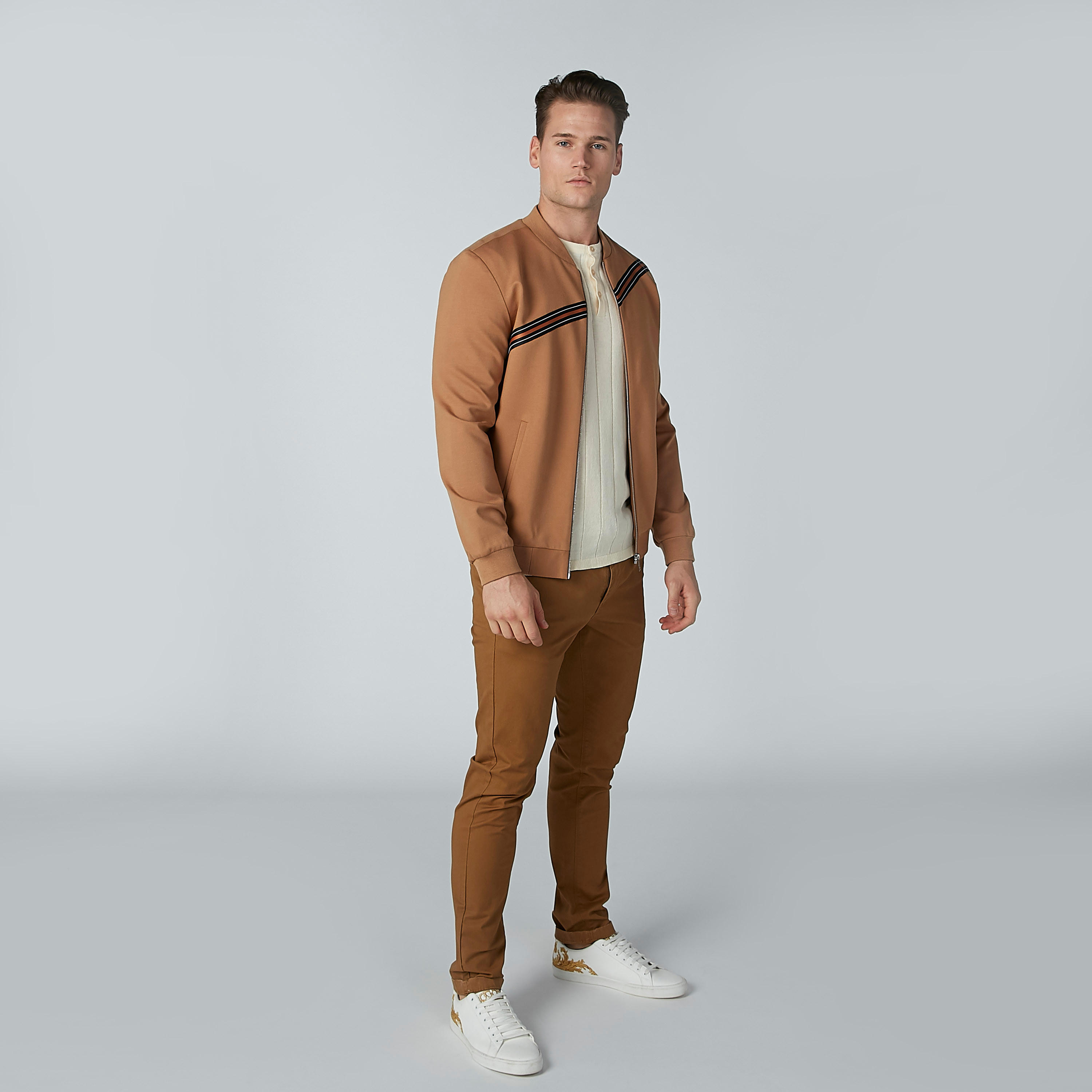 جاكيت بومبر مقلّم بأكمام طويلة وجيوب كانجارو-men-clothing-jacketsandblazers-jackets-image-1