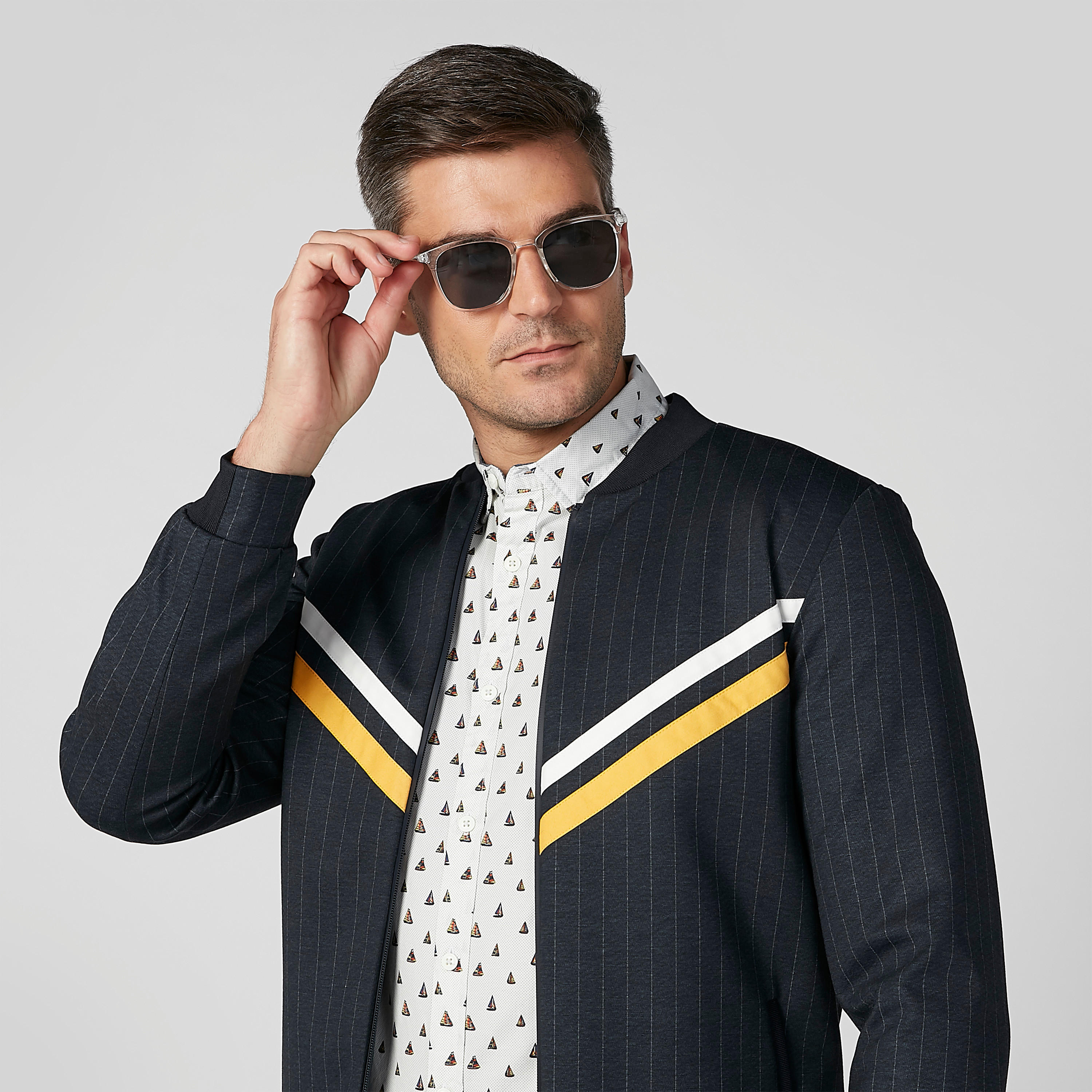 جاكيت بومبر مقلّم بأكمام طويلة وجيوب كانجارو-men-clothing-jacketsandblazers-jackets-image-3