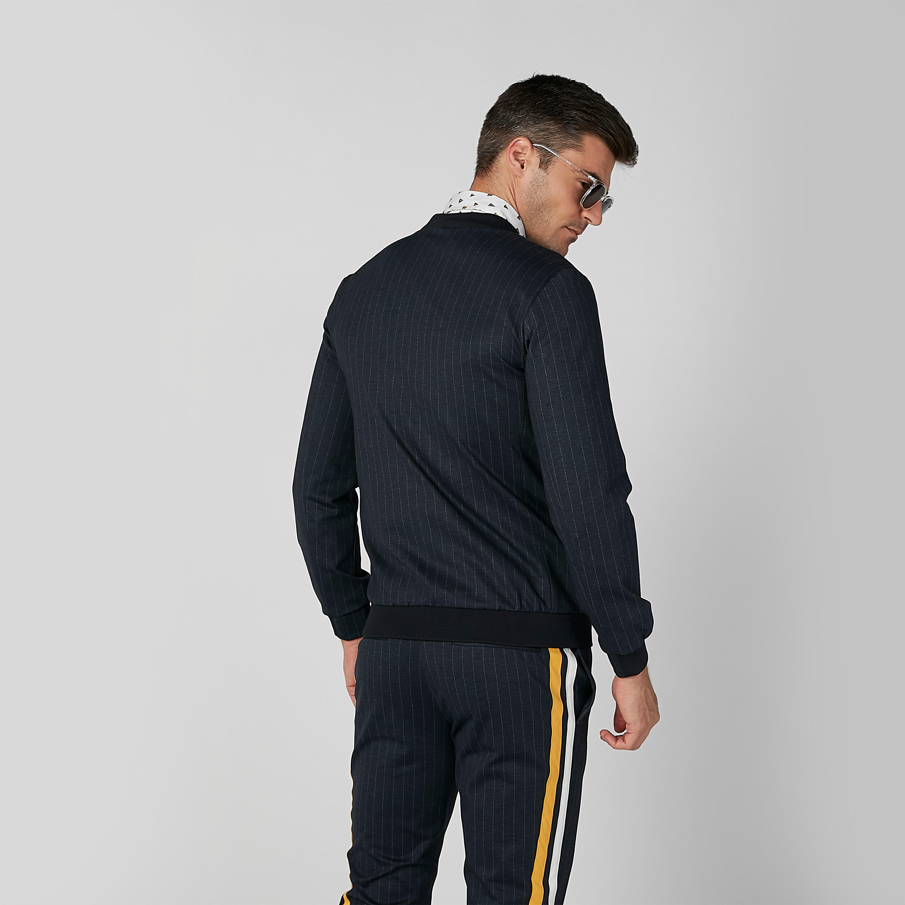 جاكيت بومبر مقلّم بأكمام طويلة وجيوب كانجارو-men-clothing-jacketsandblazers-jackets-image-6