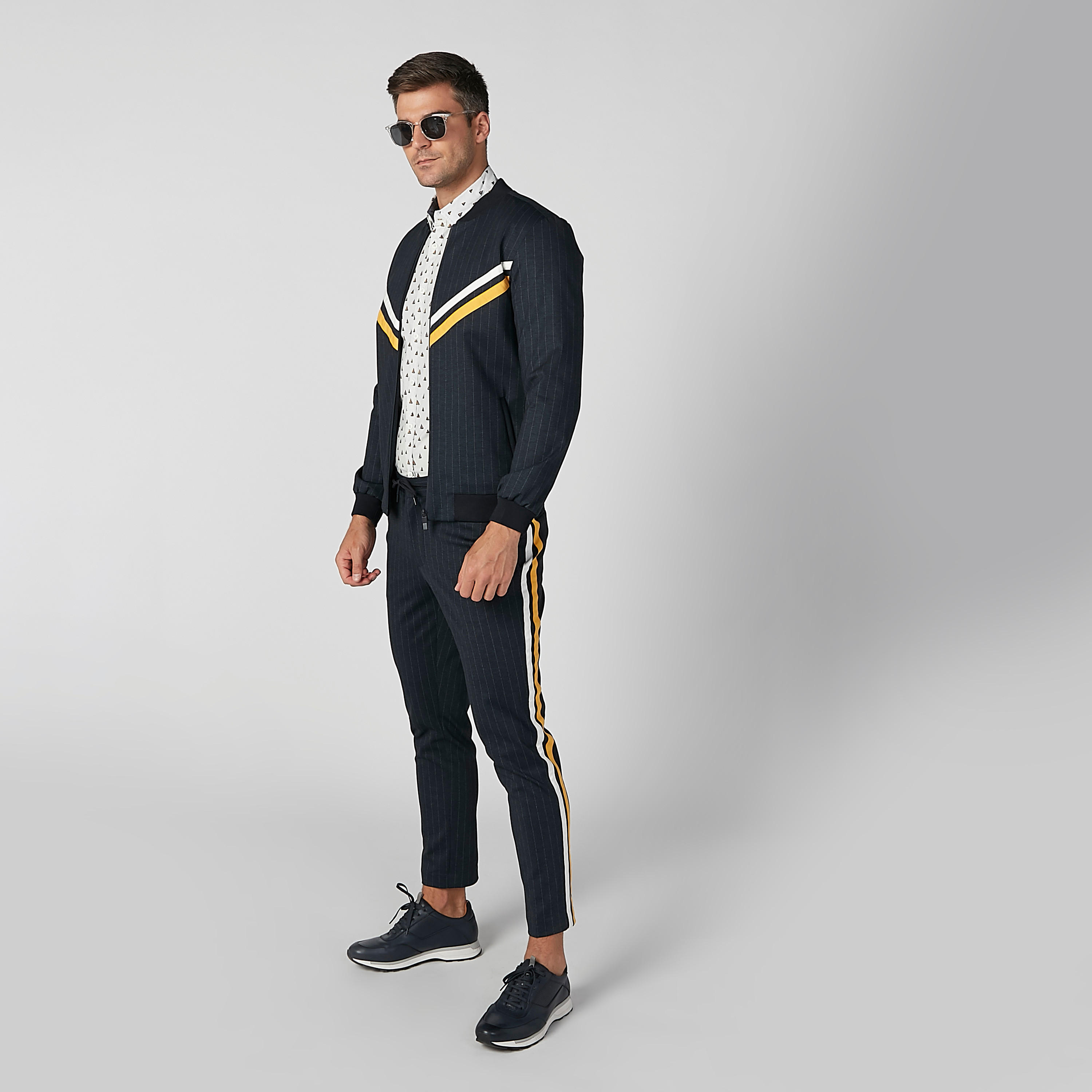 جاكيت بومبر مقلّم بأكمام طويلة وجيوب كانجارو-men-clothing-jacketsandblazers-jackets-image-7