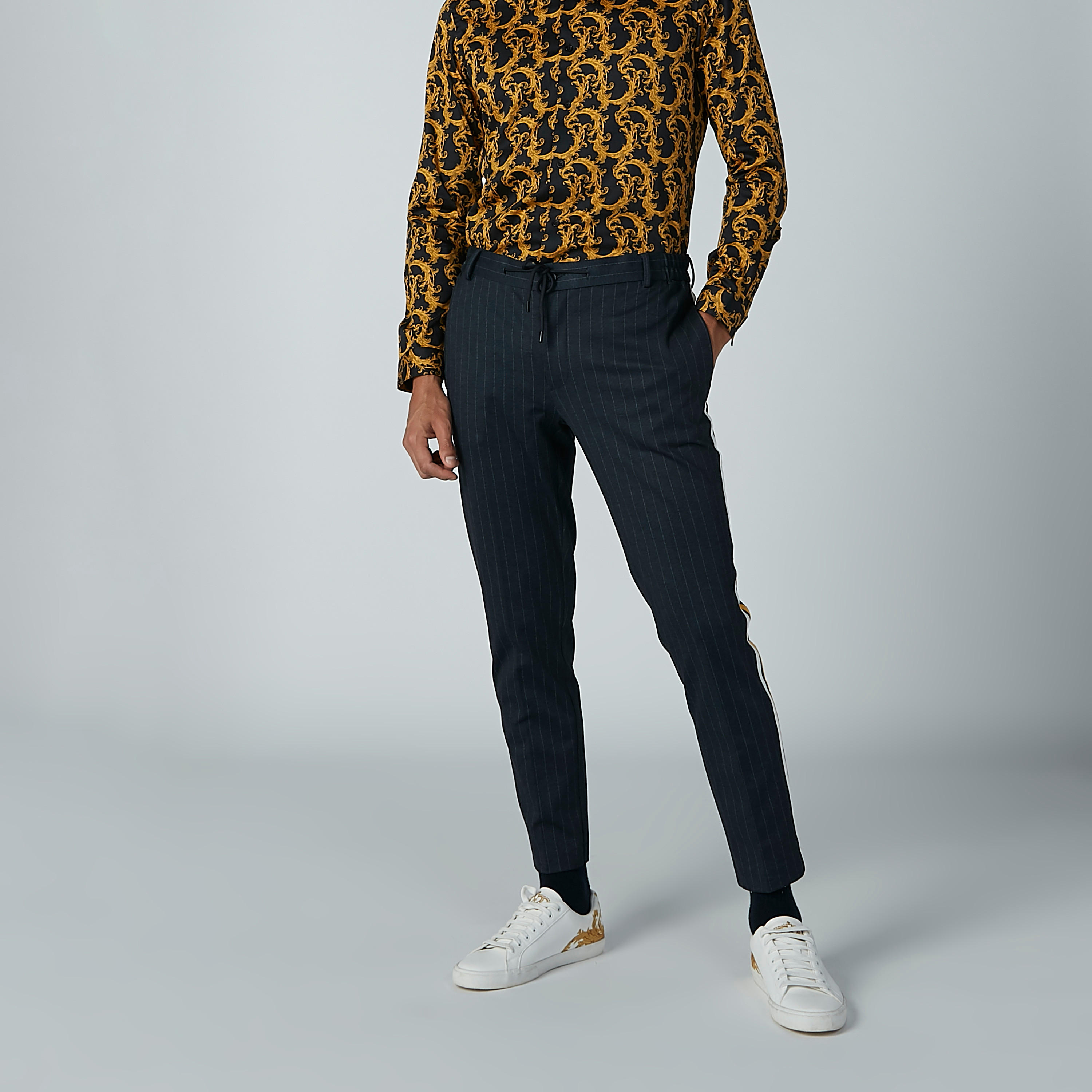 بنطال مقلّم بجيوب وشريطة-men-clothing-bottoms-trousersandchinos-trousers-image-1