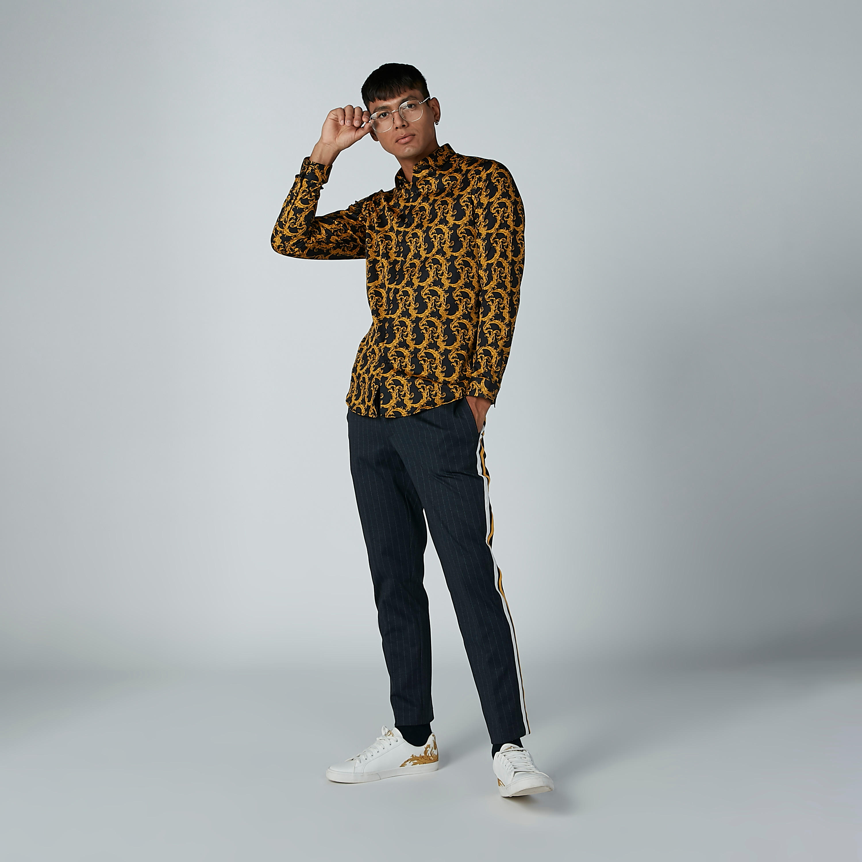 بنطال مقلّم بجيوب وشريطة-men-clothing-bottoms-trousersandchinos-trousers-image-2