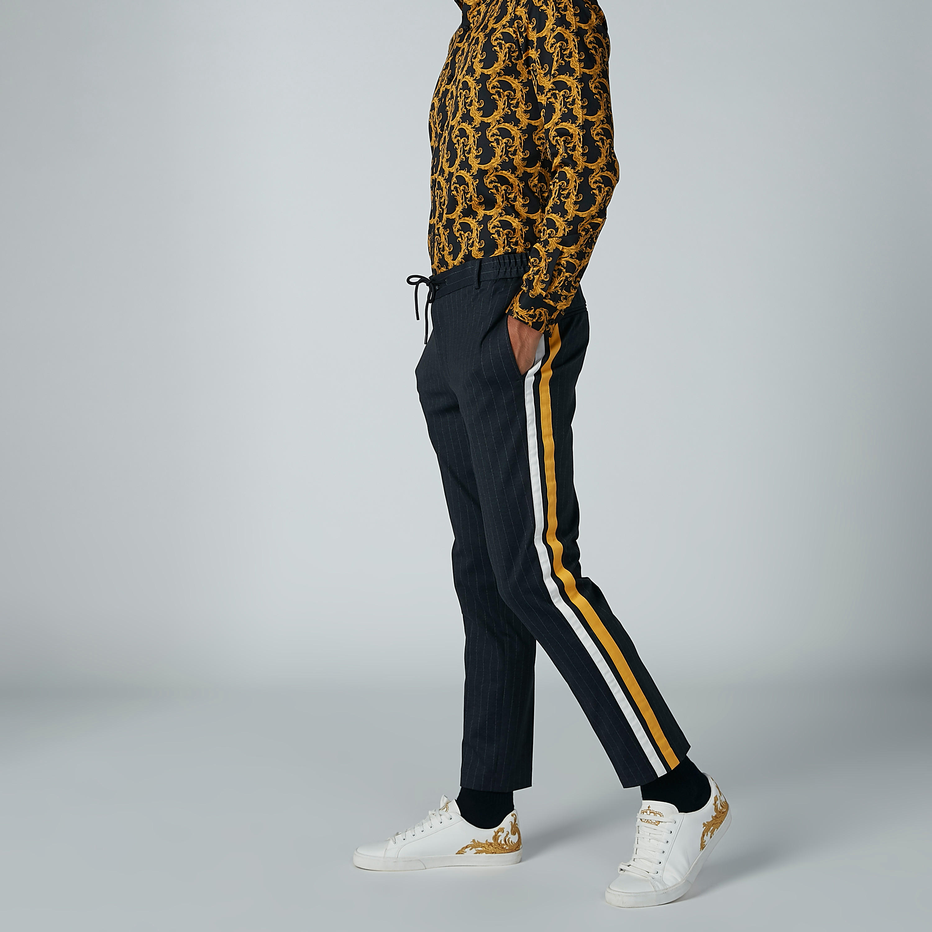 بنطال مقلّم بجيوب وشريطة-men-clothing-bottoms-trousersandchinos-trousers-image-4