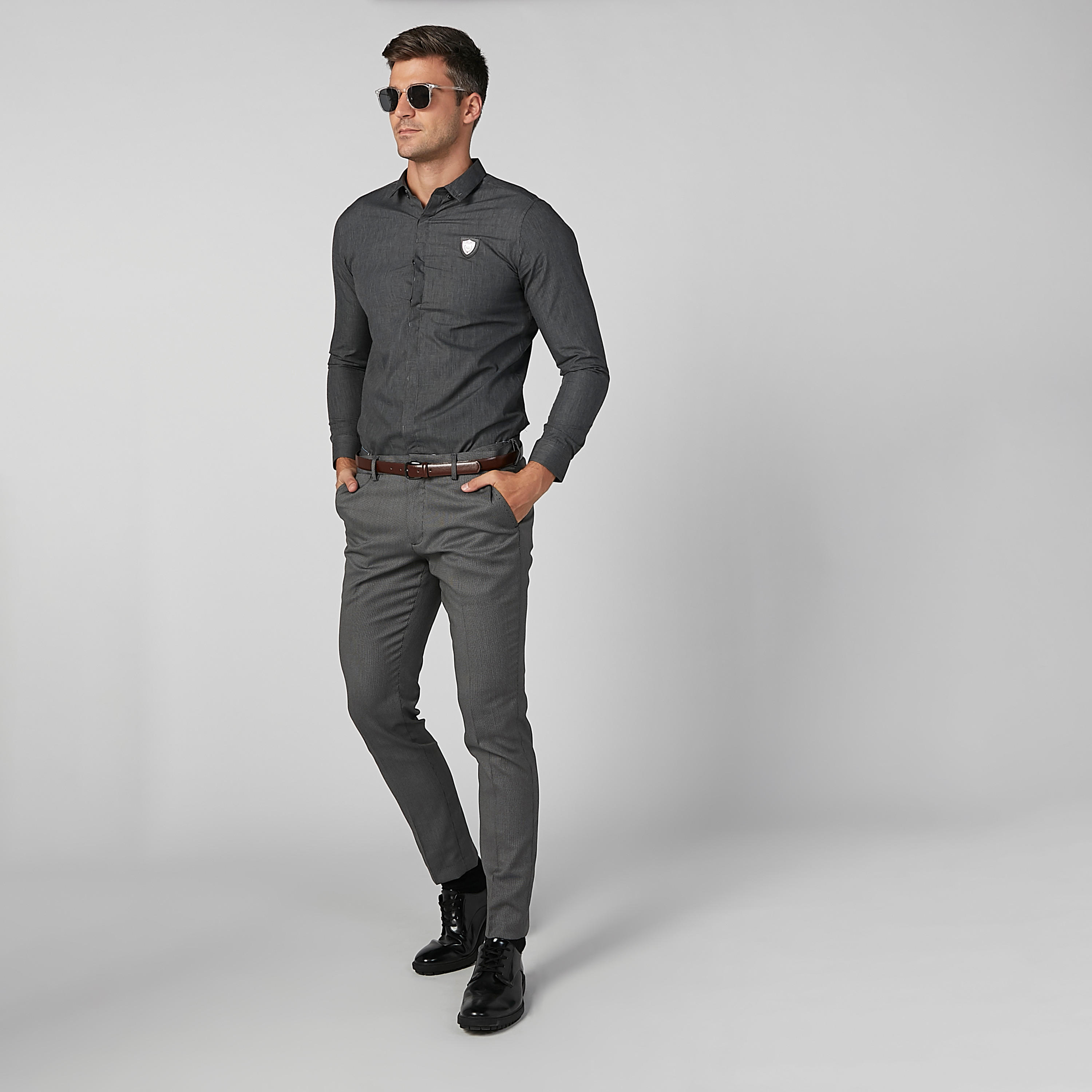 بنطال رسمي طويل بارز الملمس بجيوب وحلقات للحزام-men-clothing-bottoms-trousersandchinos-trousers-image-1