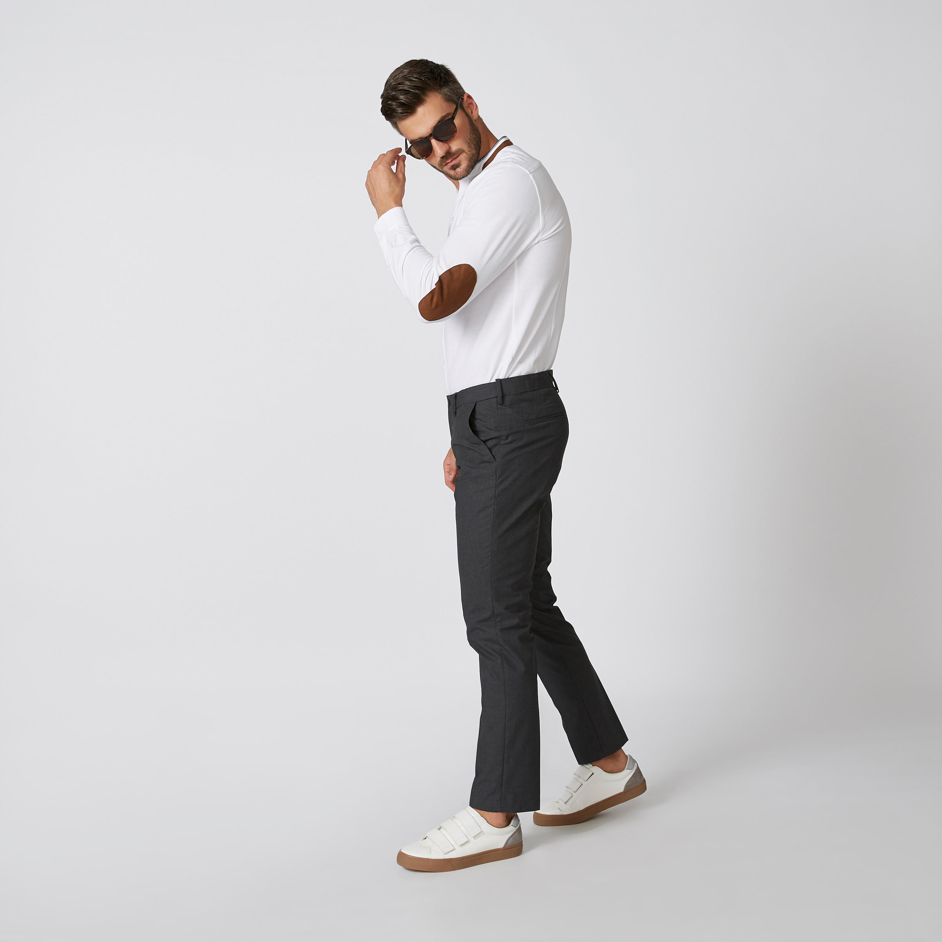 بنطلون بارز الملمس بقصّة سليم وخصر متوسط الارتفاع وجيوب-men-clothing-bottoms-trousersandchinos-trousers-image-2