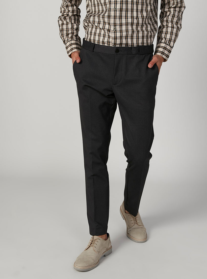 بنطلون سكيني بارز الملمس بخصر متوسط الارتفاع وجيوب-men-clothing-bottoms-trousersandchinos-trousers-image-1