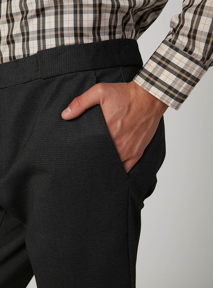 بنطلون سكيني بارز الملمس بخصر متوسط الارتفاع وجيوب-men-clothing-bottoms-trousersandchinos-trousers-image-6