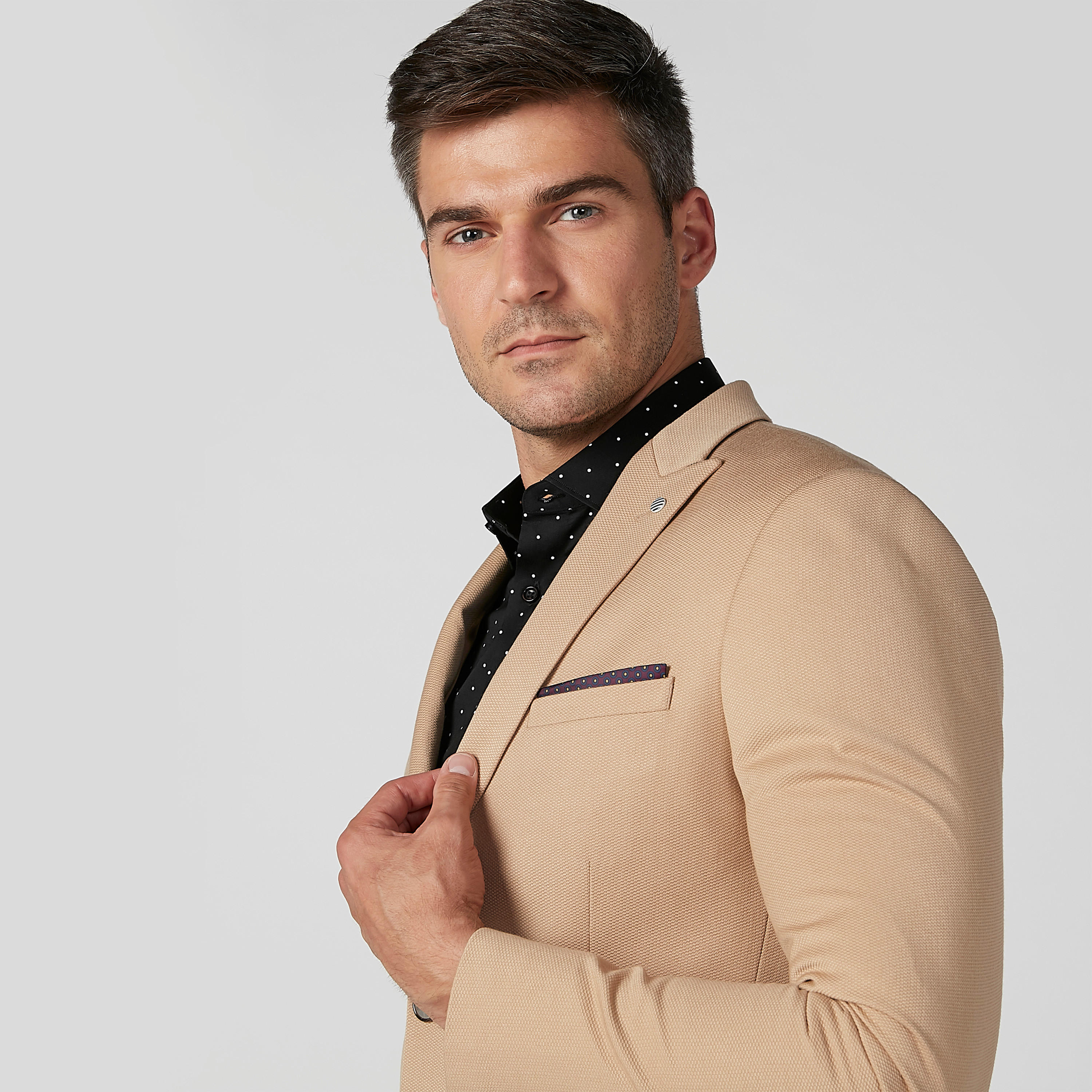 بليزر رسمي بارز الملمس بقصّة سليم وجيوب بطيّة-men-winterwear-jacketsandblazers-image-4