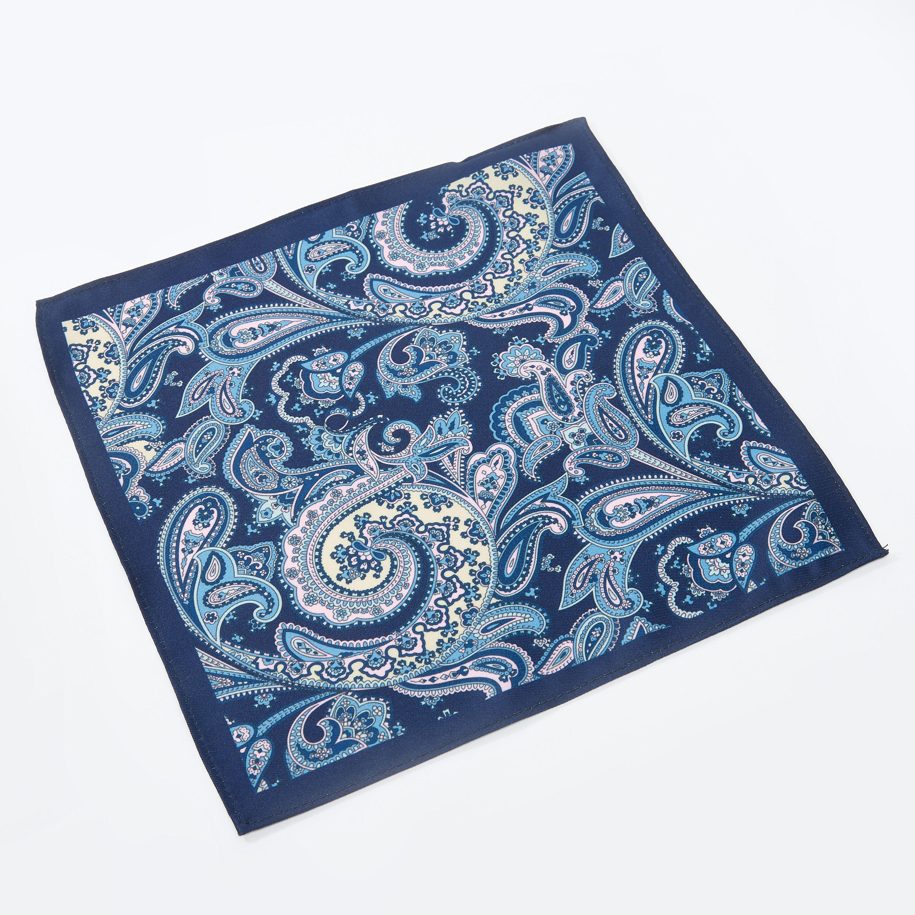 طقم بابيون ومنديل جيب بطبعات منقّطة-men-tiesandcufflinks-pocketsquares-image-1
