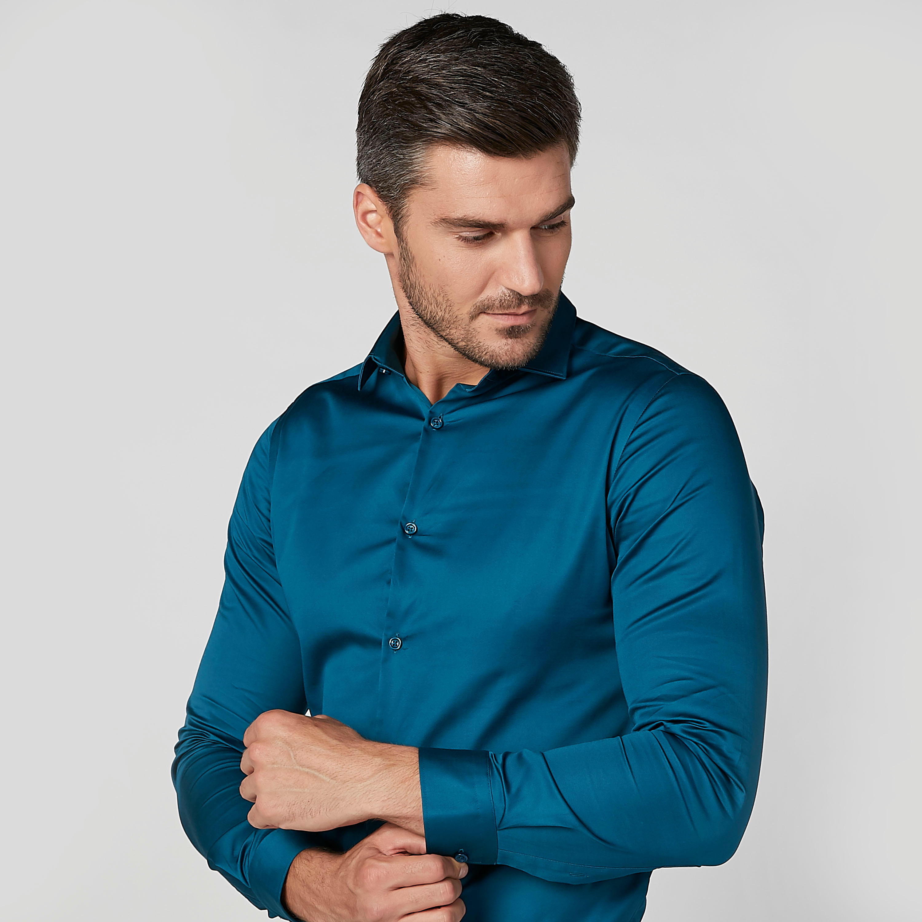 قميص سادة بأكمام طويلة وياقة واسعة-men-clothing-shirts-image-1