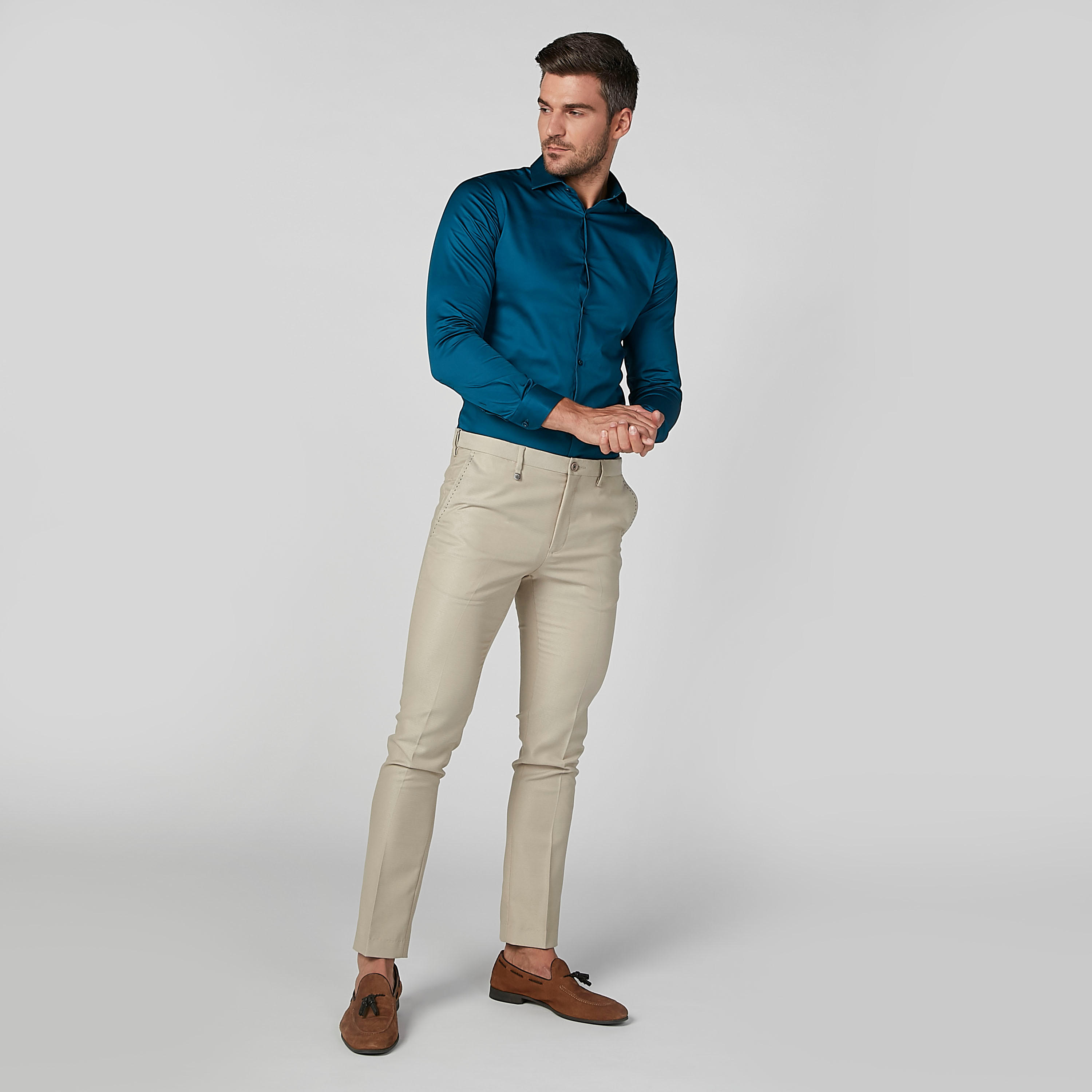 قميص سادة بأكمام طويلة وياقة واسعة-men-clothing-shirts-image-2