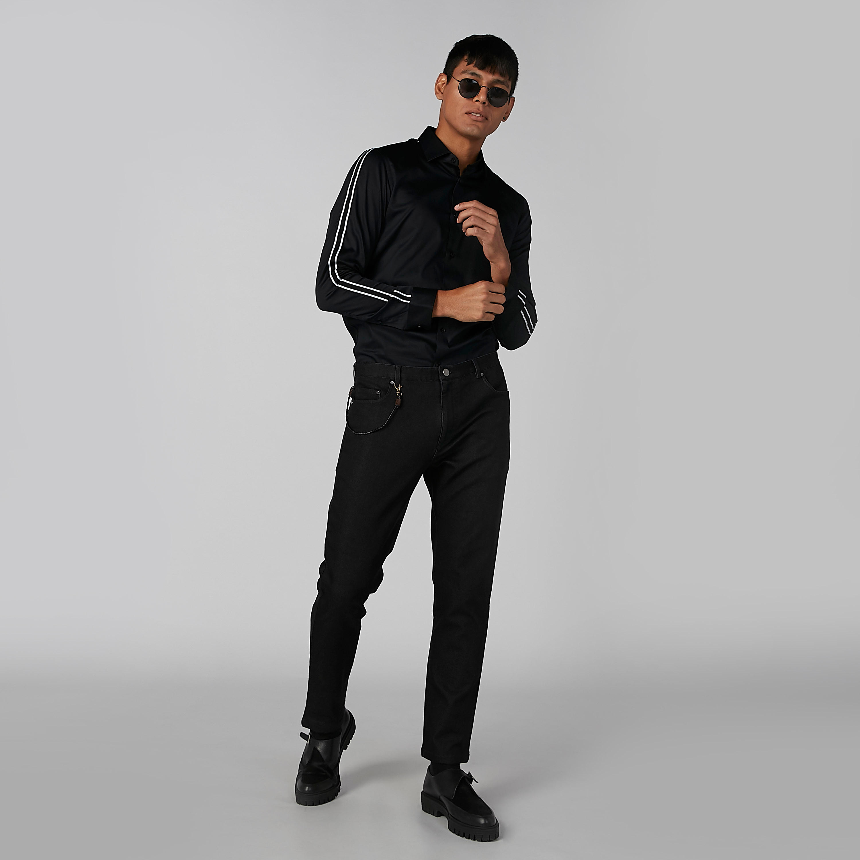 قميص بياقة عاديّة وأكمام طويلة وشريطة جانبية-men-clothing-shirts-image-2