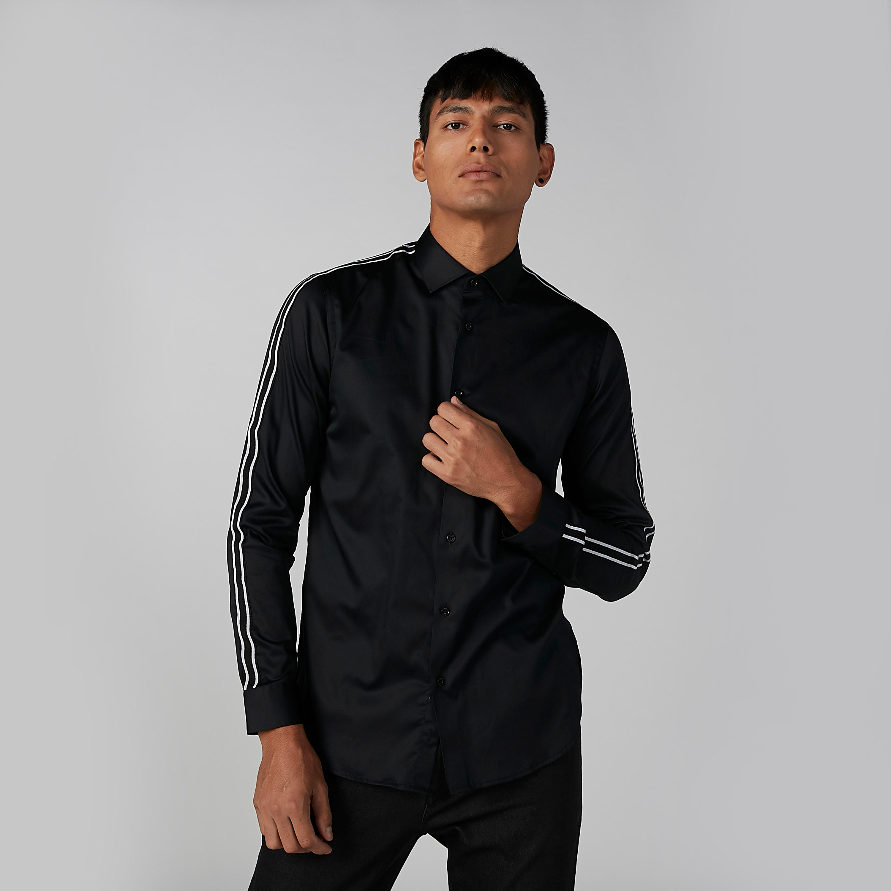 قميص بياقة عاديّة وأكمام طويلة وشريطة جانبية-men-clothing-shirts-image-3