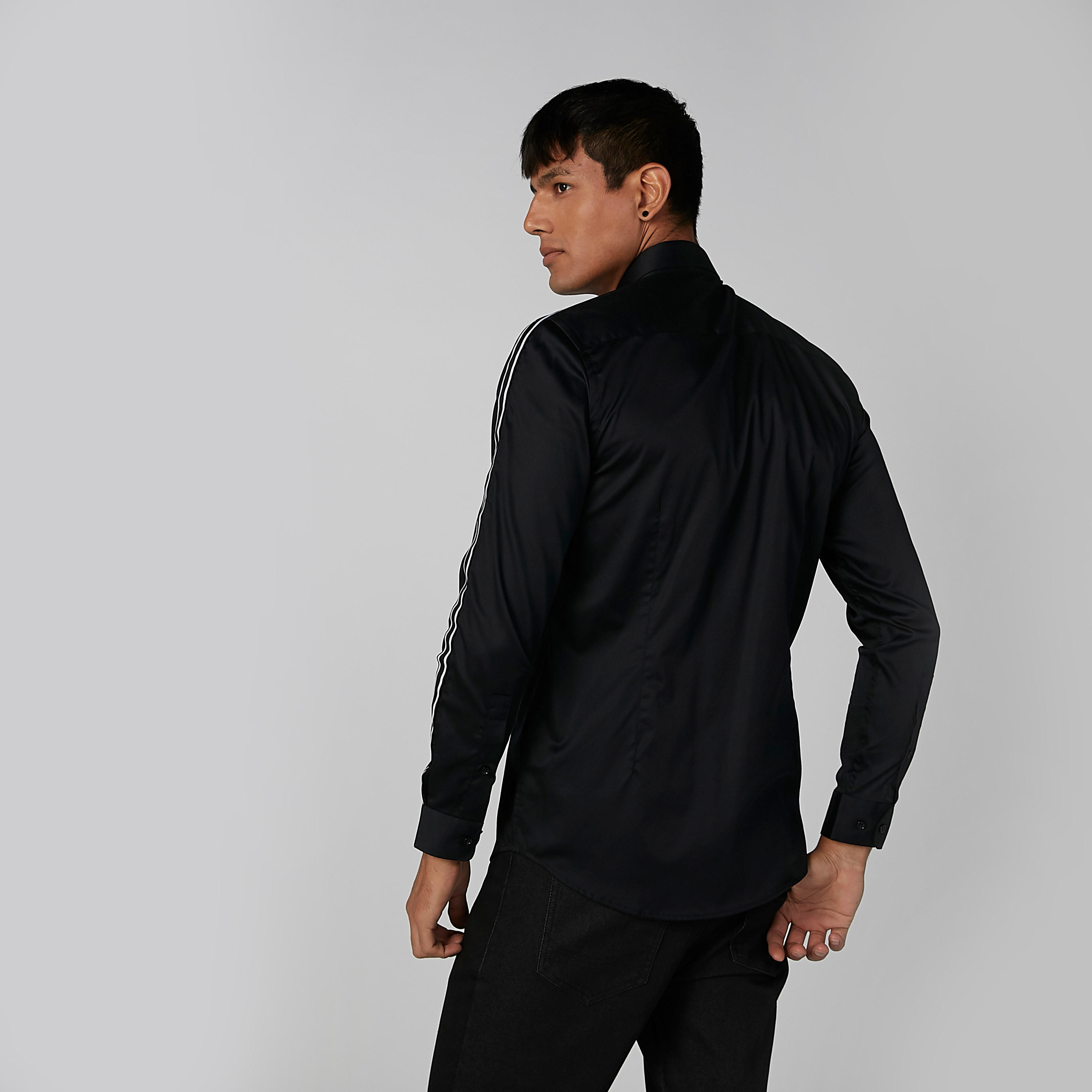 قميص بياقة عاديّة وأكمام طويلة وشريطة جانبية-men-clothing-shirts-image-4