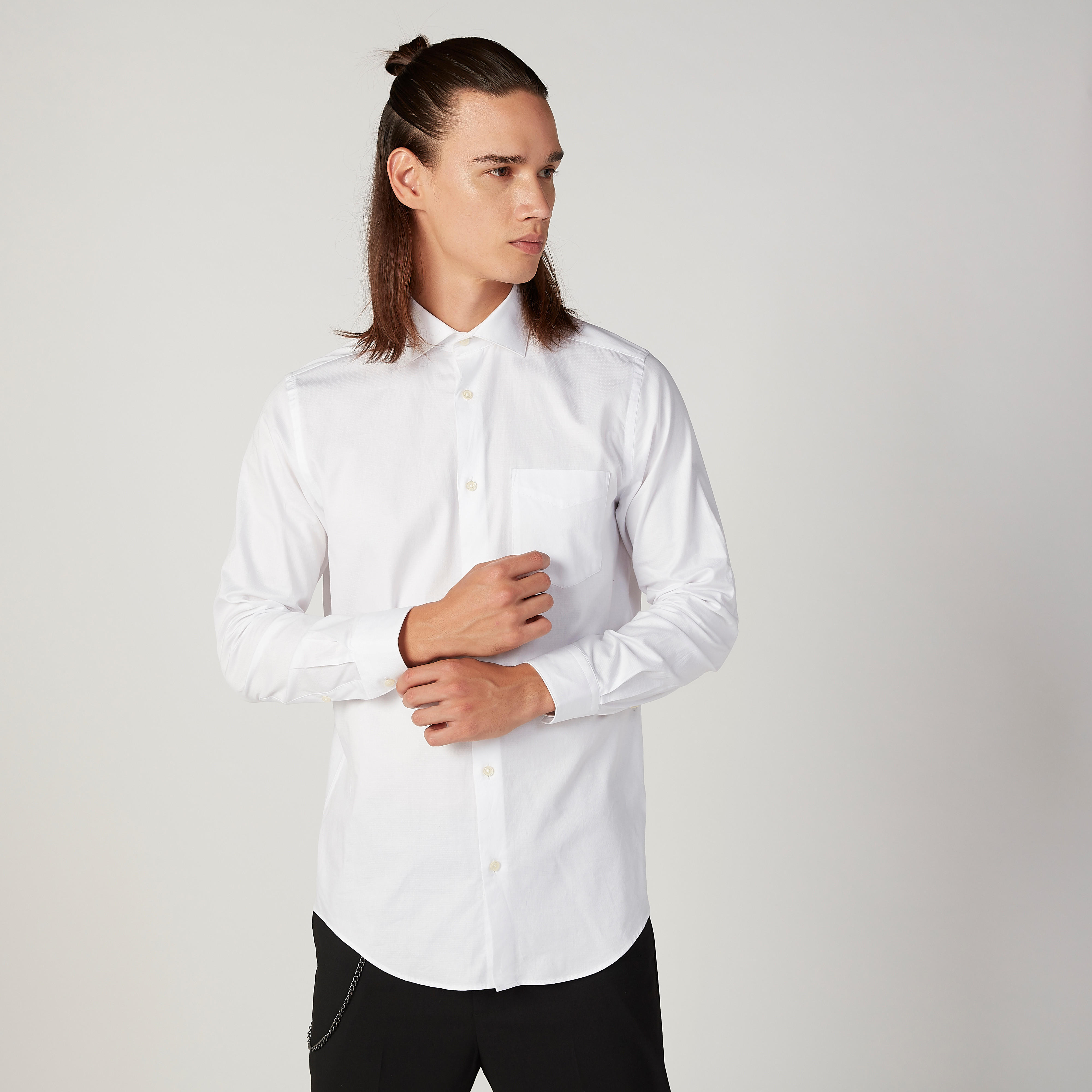 قميص مستدام سادة بأكمام طويلة وجيب على الصدر -men-clothing-shirts-image-1