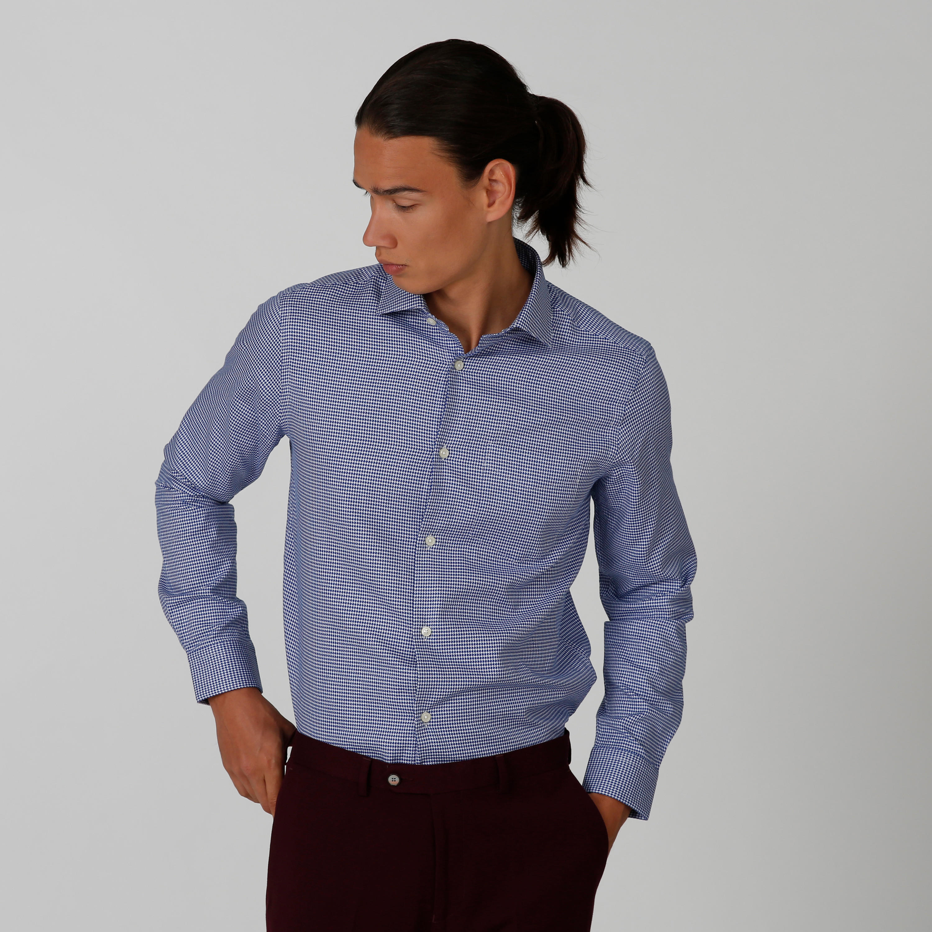 قميص مستدام كاروهات بأكمام طويلة وجيب على الصدر -men-clothing-shirts-image-3