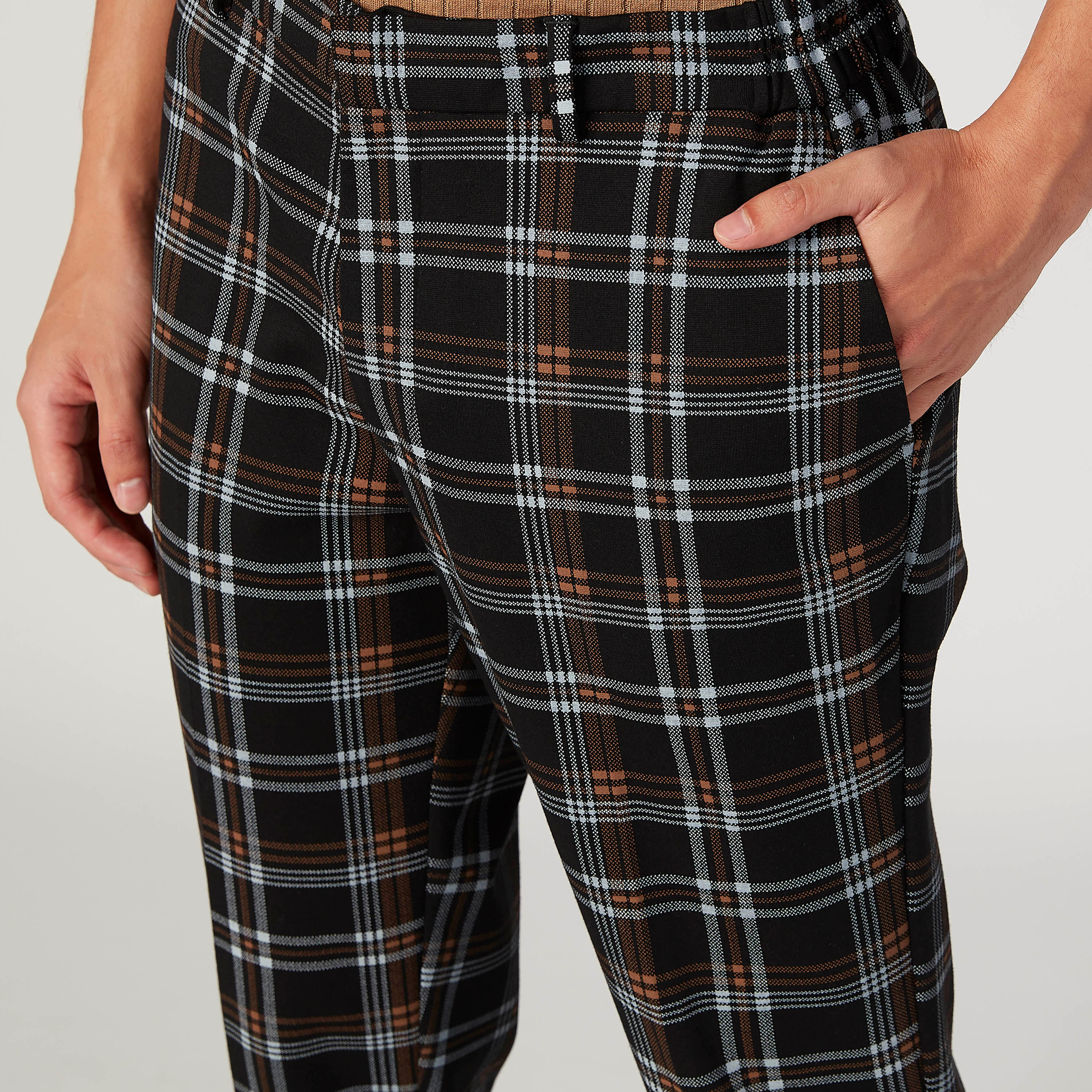 بنطلون سكيني كاروهات بخصر متوسط الارتفاع وجيوب-men-clothing-bottoms-trousersandchinos-trousers-image-3