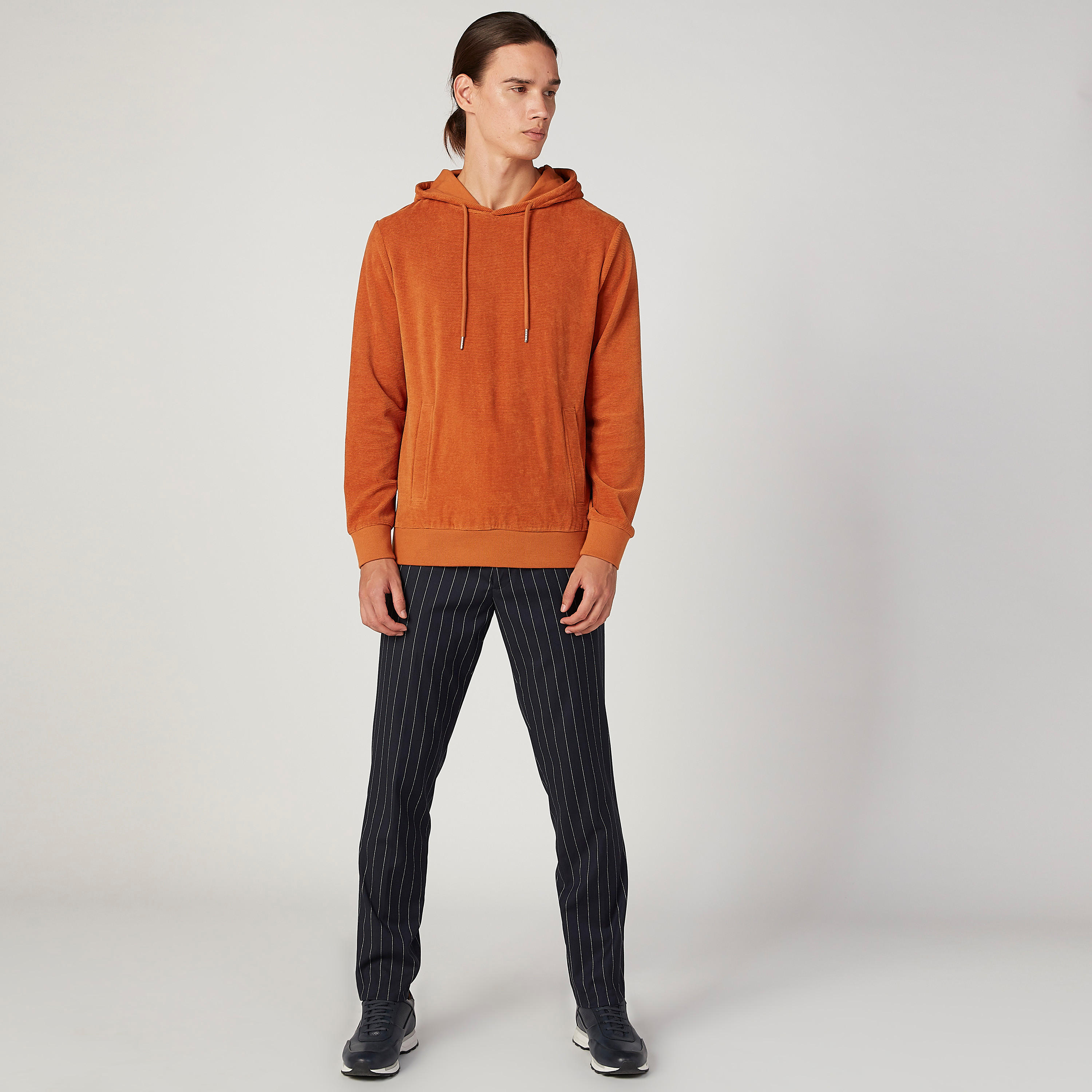 بنطلون سليم مقلّم بخصر متوسط الارتفاع وجيوب-men-clothing-bottoms-trousersandchinos-trousers-image-2