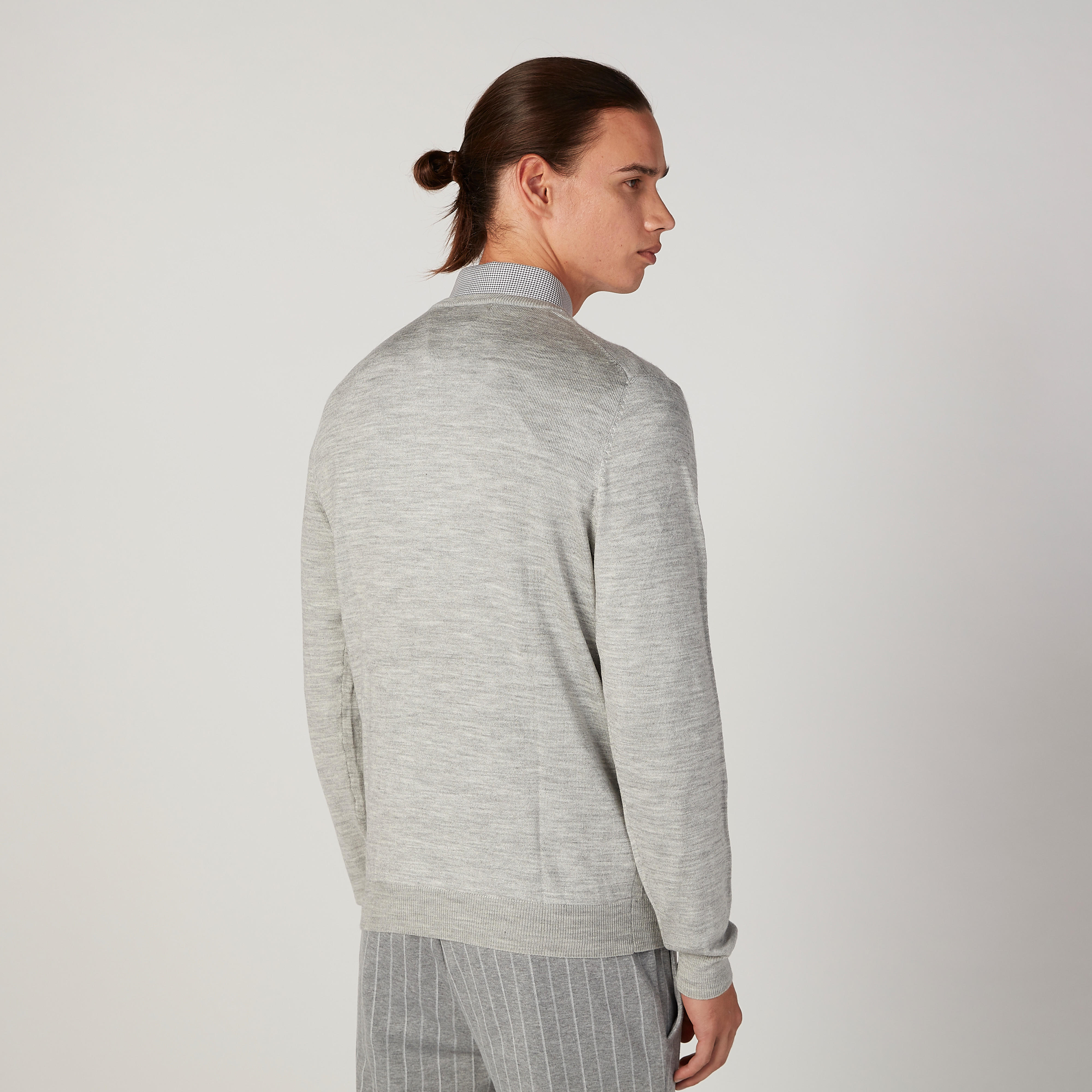كنزة سليم بارزة الملمس بياقة V وأكمام طويلة-men-clothing-sweatersandpullovers-image-4