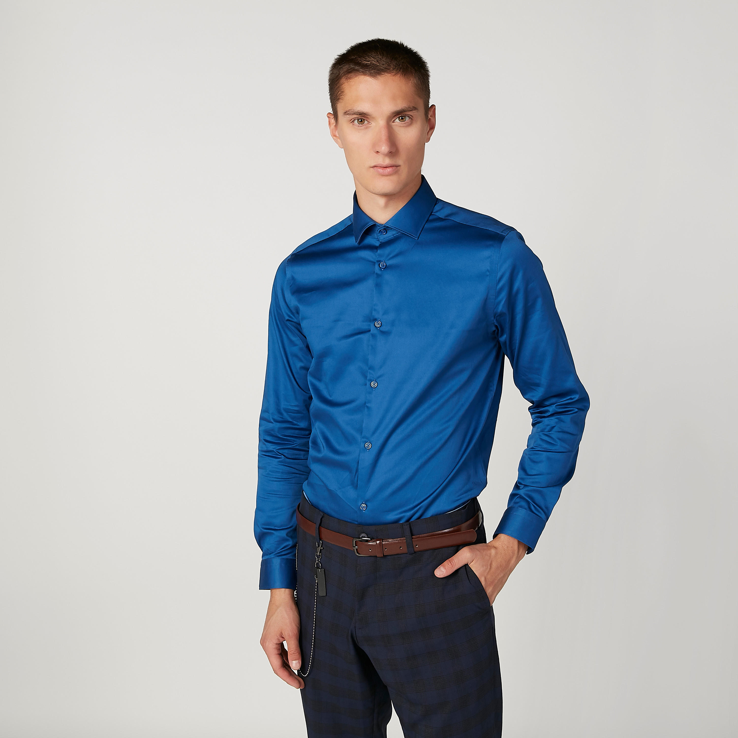 قميص سادة بياقة عاديّة وأكمام طويلة-men-clothing-shirts-image-4
