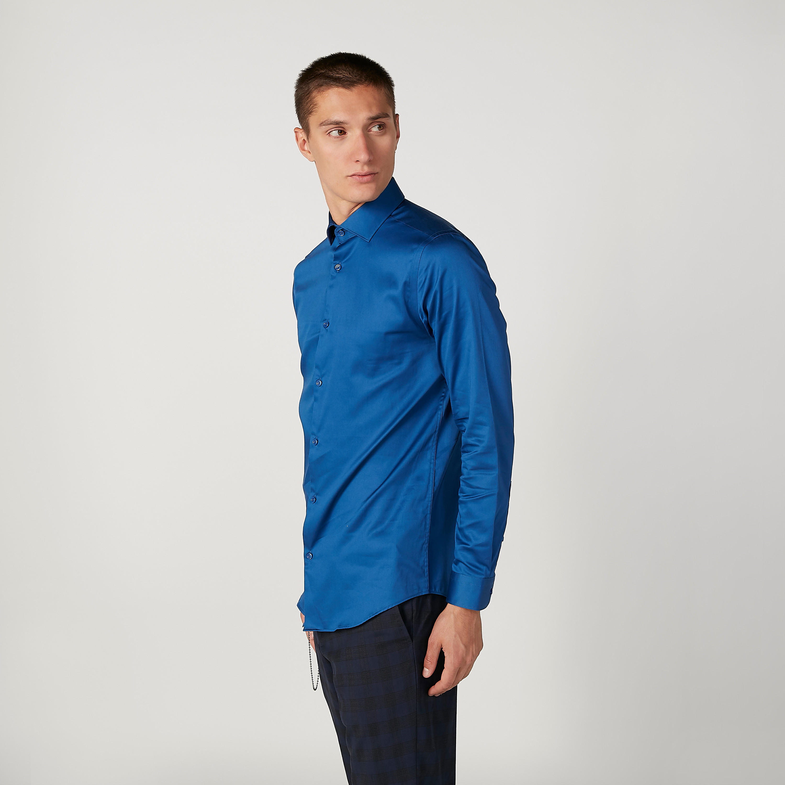 قميص سادة بياقة عاديّة وأكمام طويلة-men-clothing-shirts-image-1