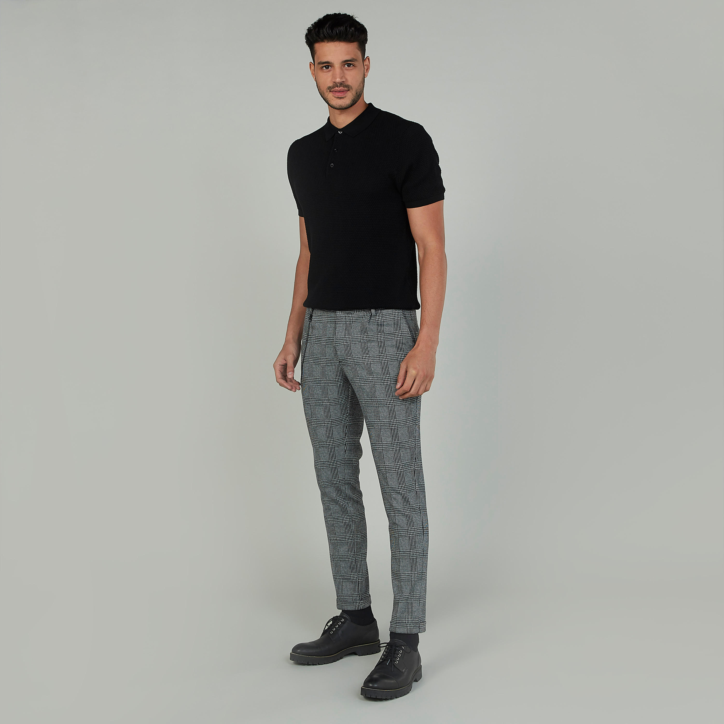 بنطلون رسمي سكيني كاروهات بخصر متوسط الارتفاع وجيوب-men-clothing-bottoms-trousersandchinos-trousers-image-2